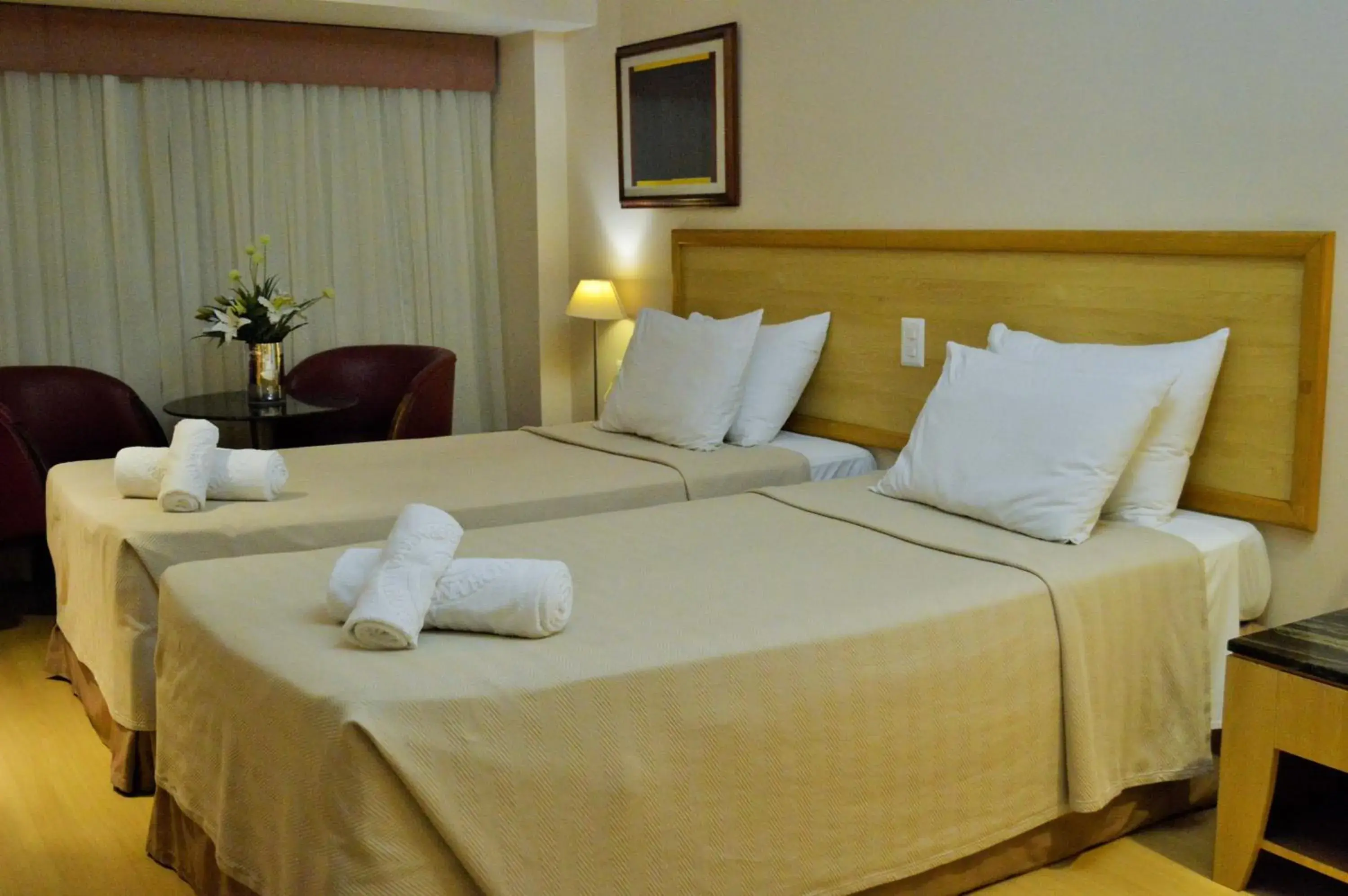 Photo of the whole room, Bed in South American Copacabana Hotel