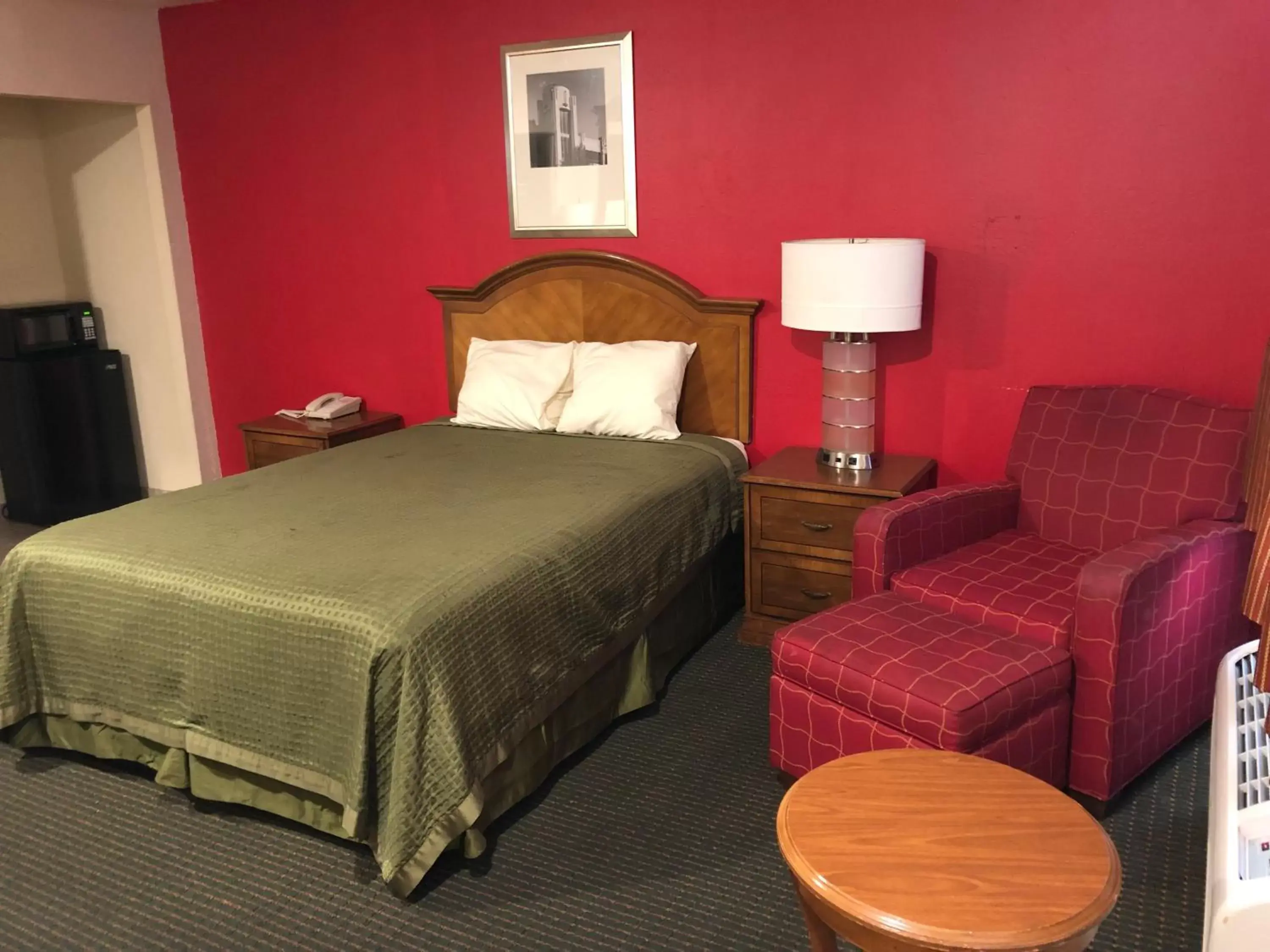 Bed in Dixon Motel