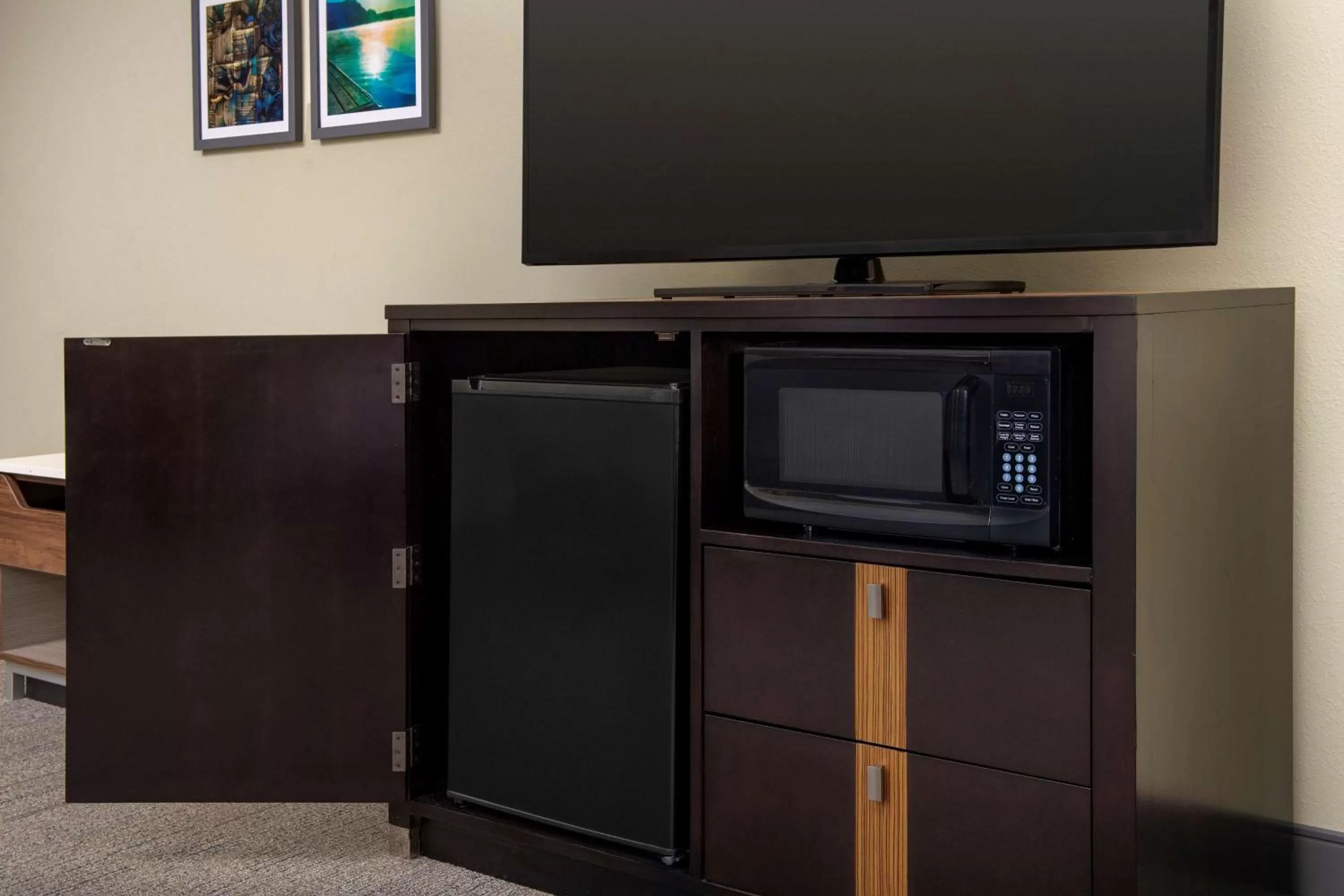 Photo of the whole room in Hampton Inn Knoxville Clinton I-75