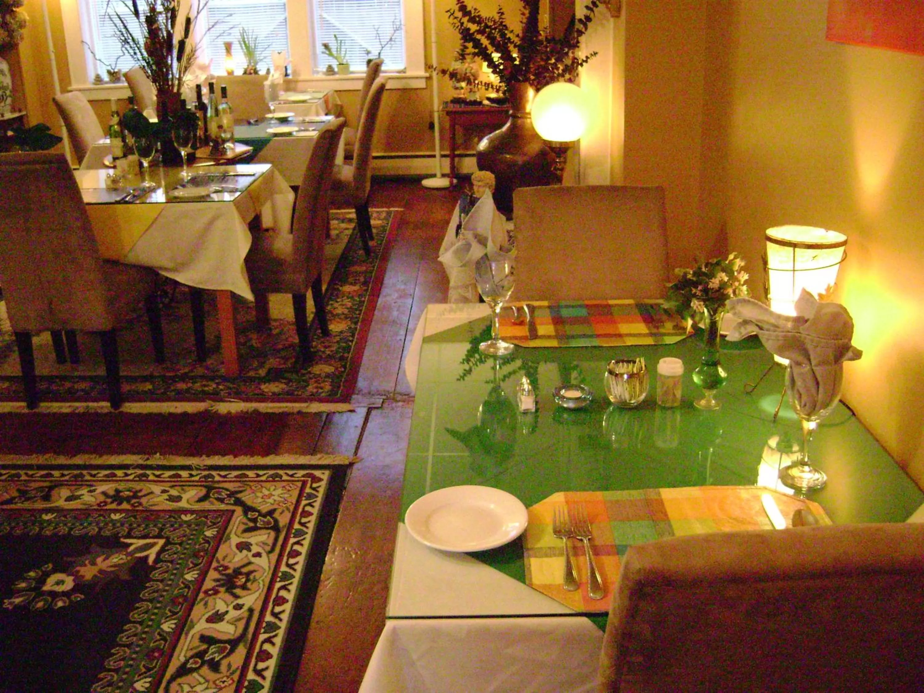 Restaurant/places to eat in Lakelawn B&B and Motel