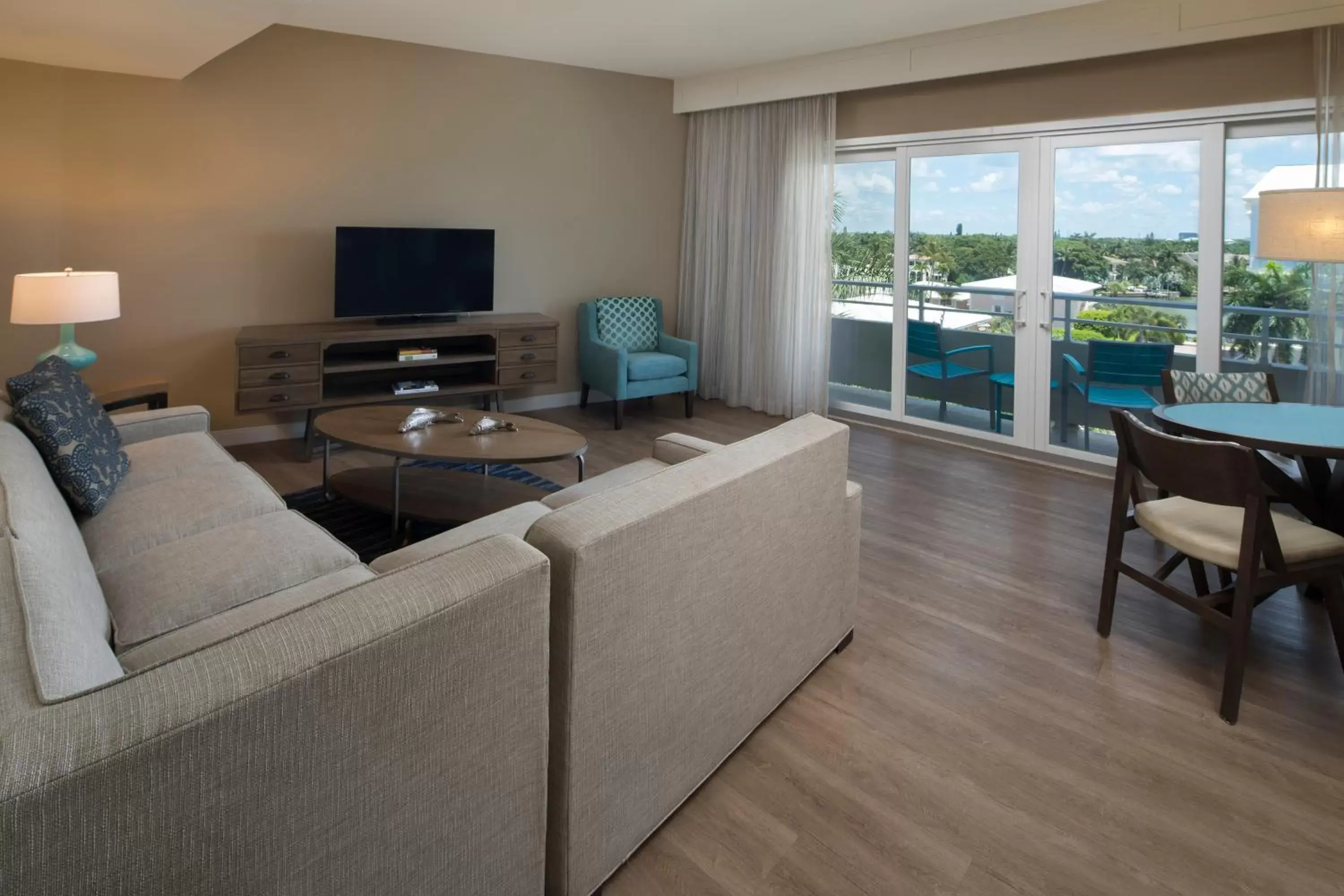 TV and multimedia, Seating Area in Edgewater Beach Hotel