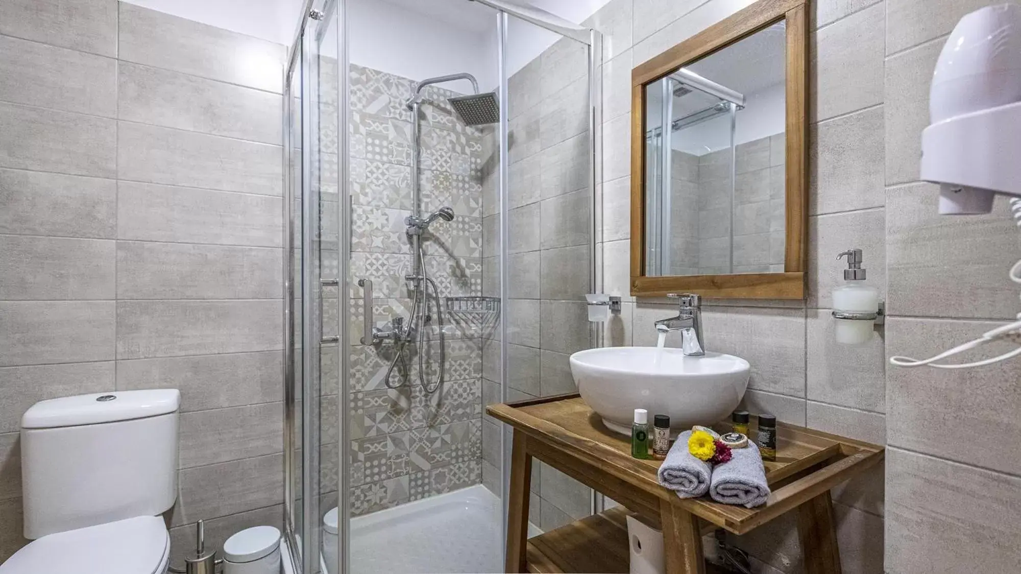 Bathroom in Comfort Stay Airport Studios - FREE shuttle from the Athens airport