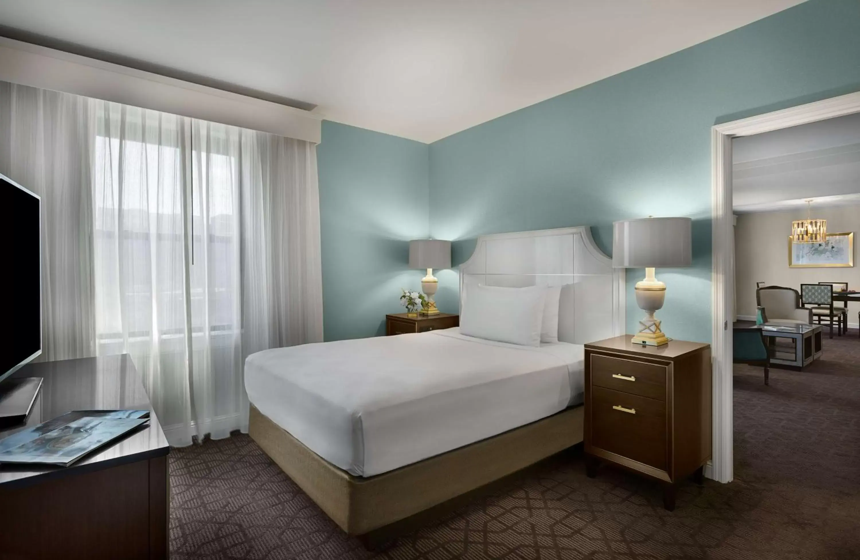 Photo of the whole room, Bed in The Royal Sonesta Chase Park Plaza St Louis