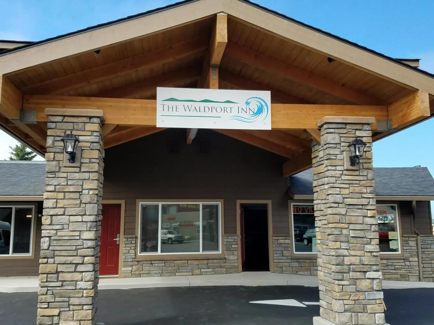 Facade/entrance in The Waldport Inn