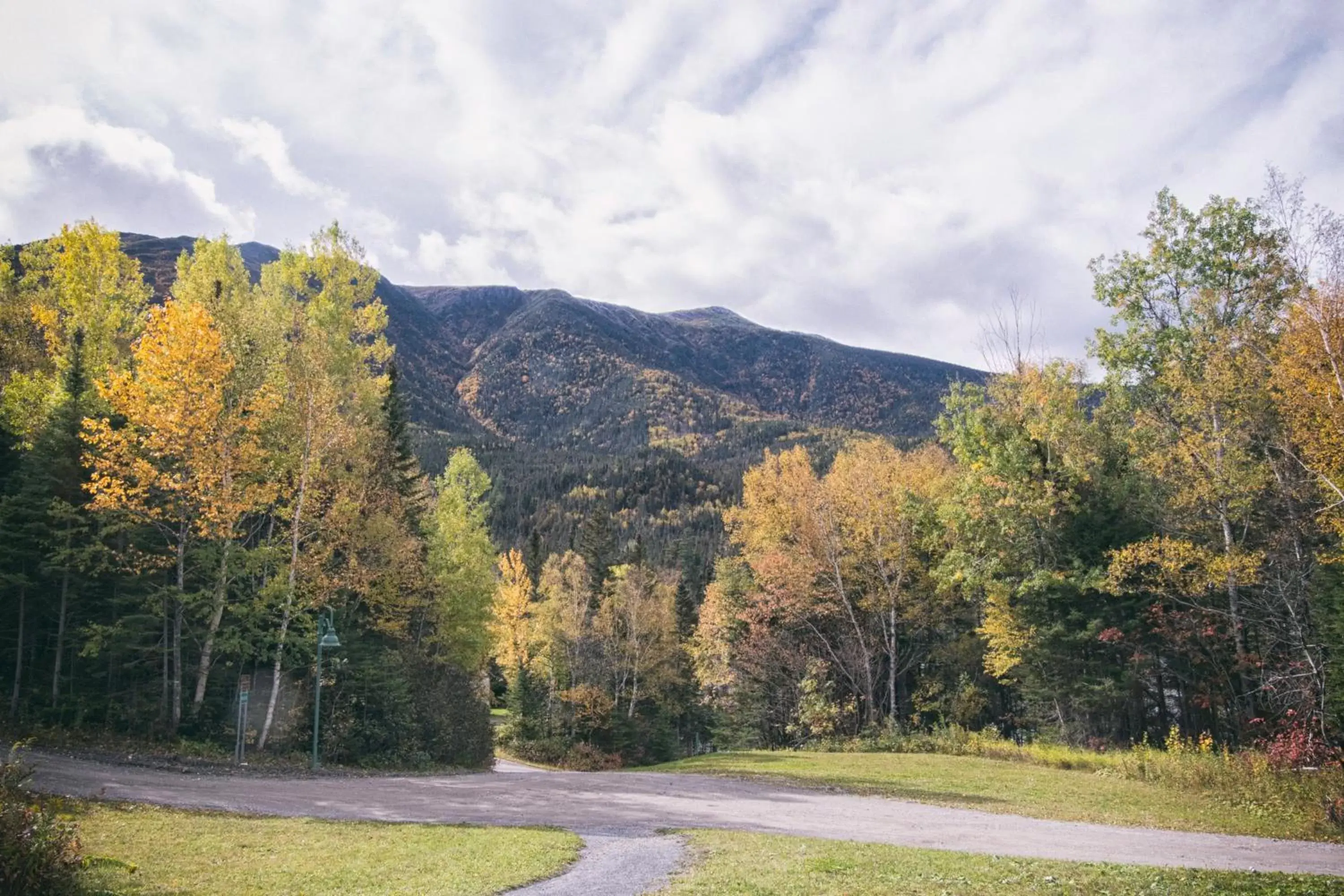 Autumn, Mountain View in Gîte du Mont-Albert - Sepaq