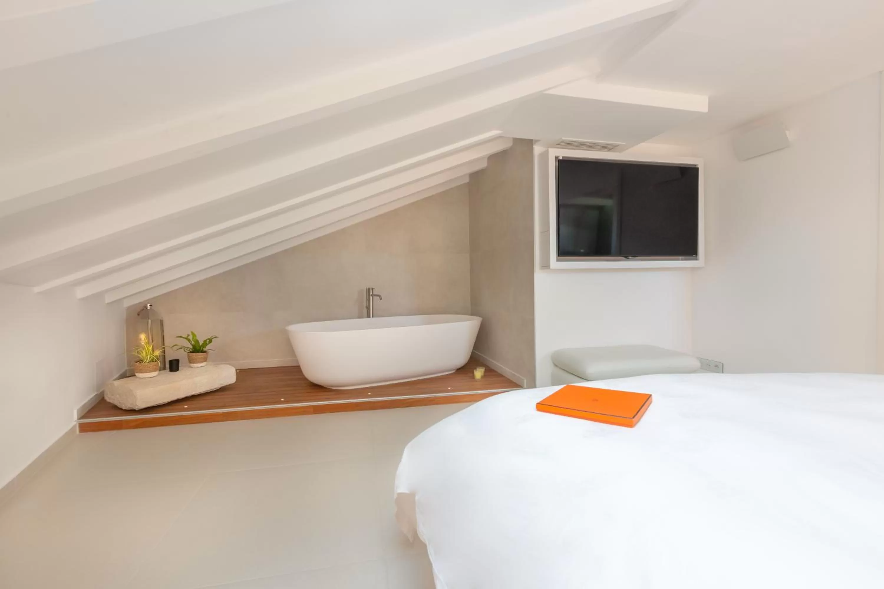 Bed in Traverse Des Artistes