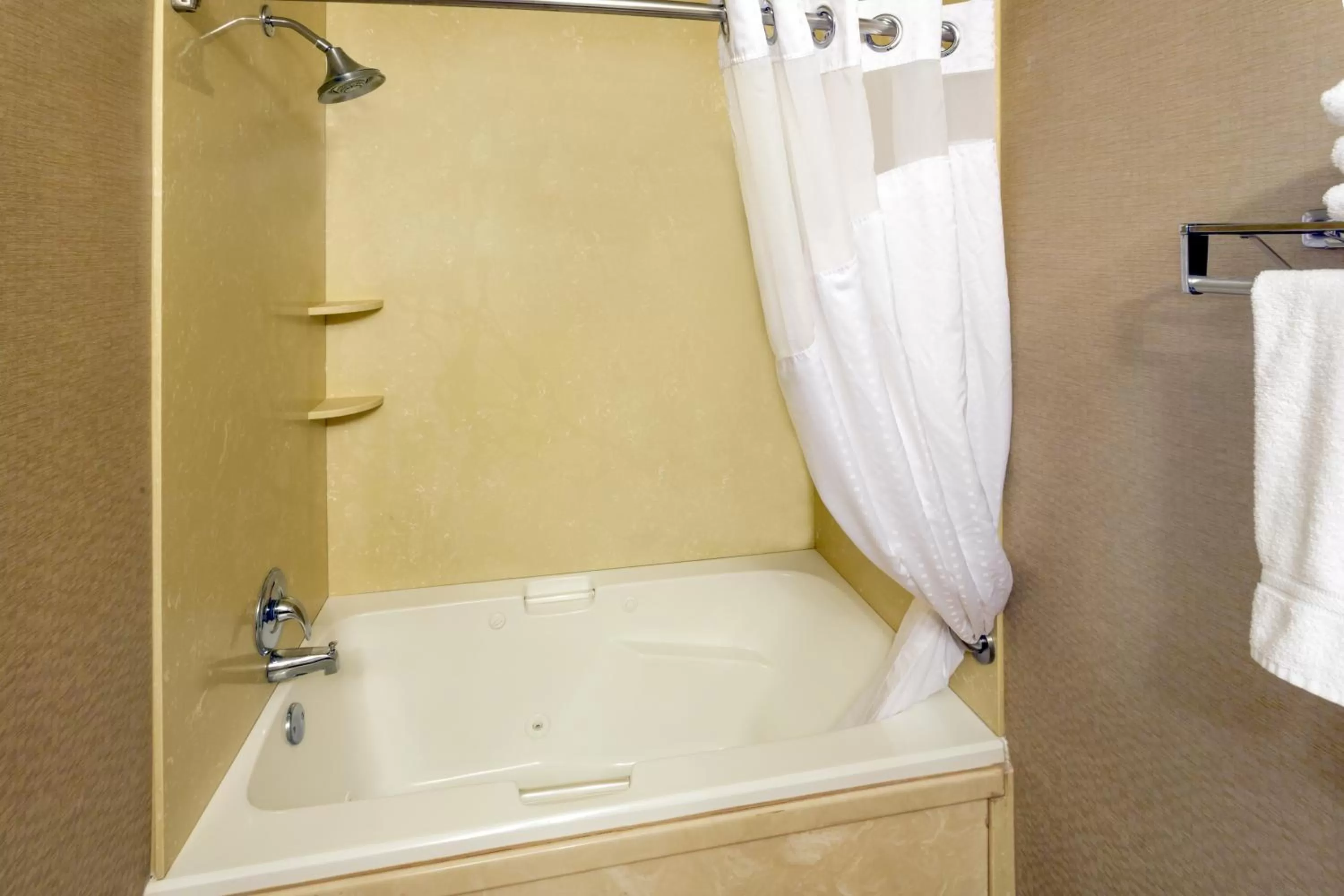 Bathroom in Holiday Inn Express Roseburg by IHG