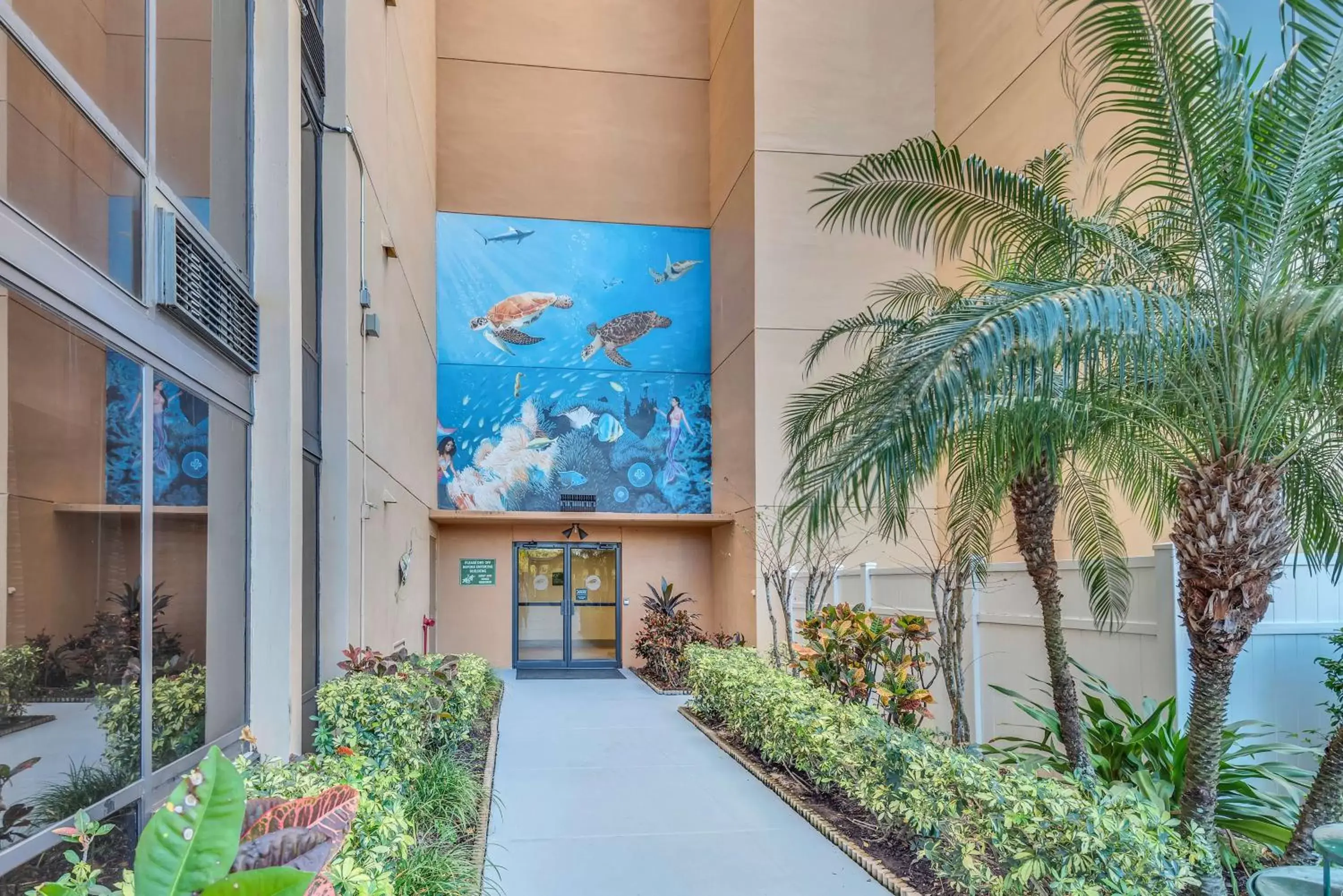 Pool view in Best Western Orlando Gateway Hotel