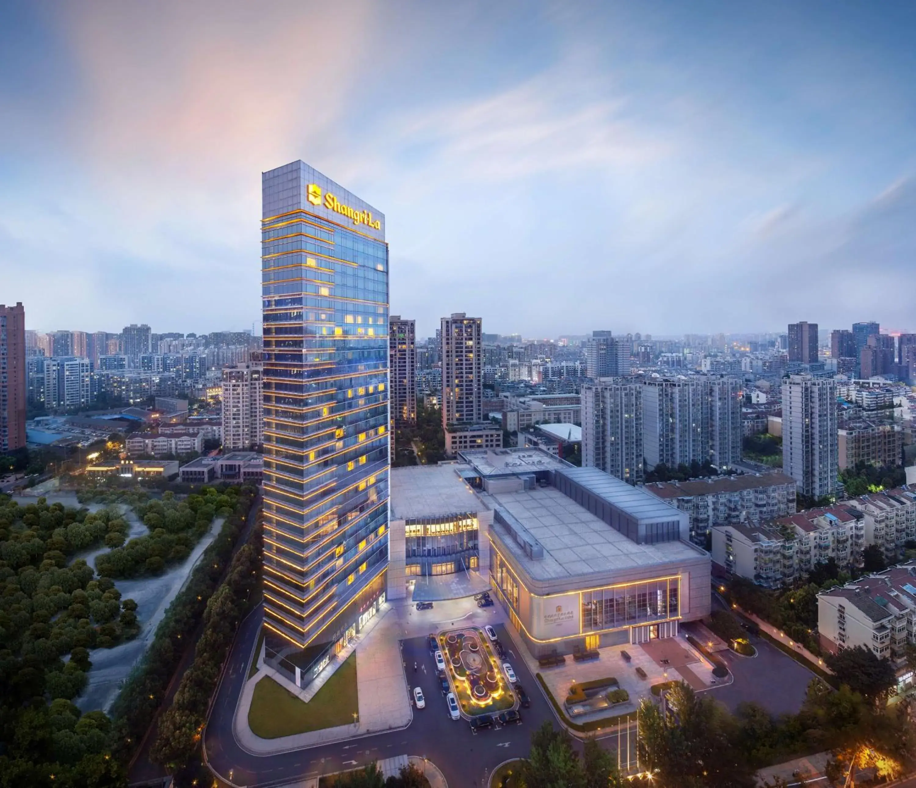 Property building in Shangri-La Hefei Property building in Shangri-La Hefei