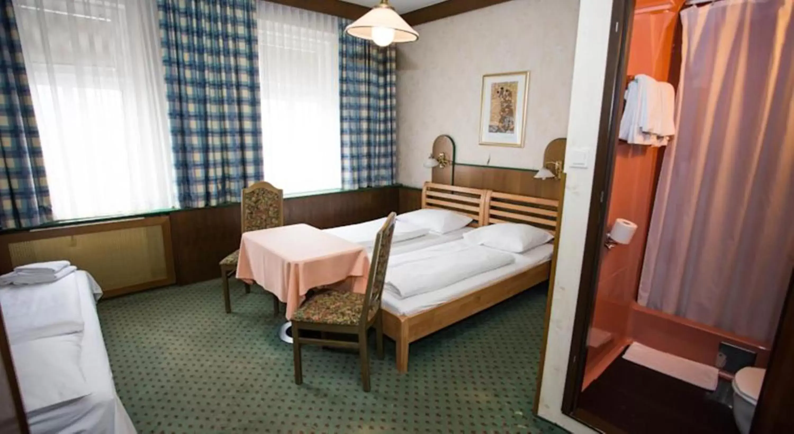 Photo of the whole room, Bed in Hotel Hadrigan