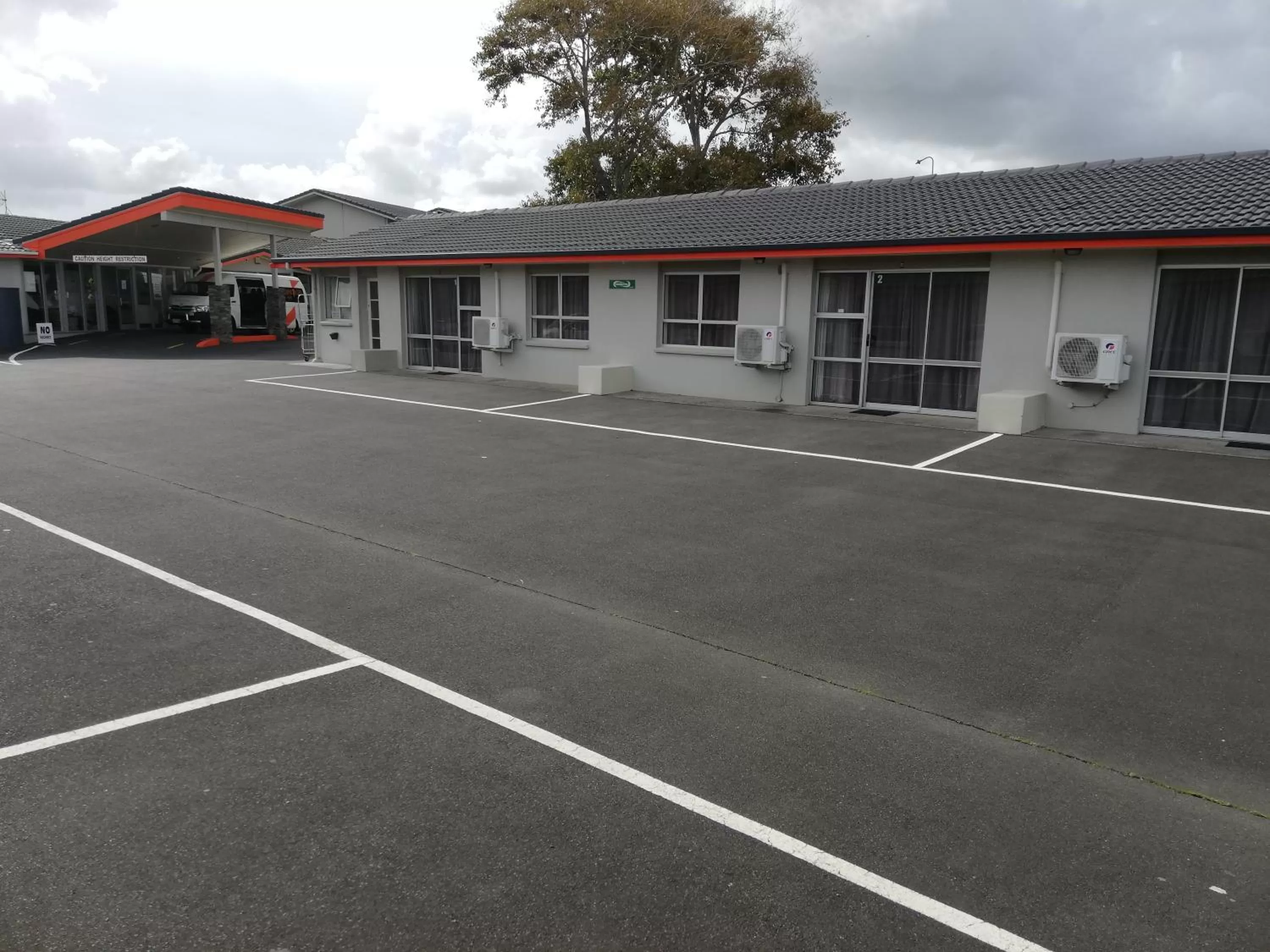 Property building in Auckland Airport Lodge
