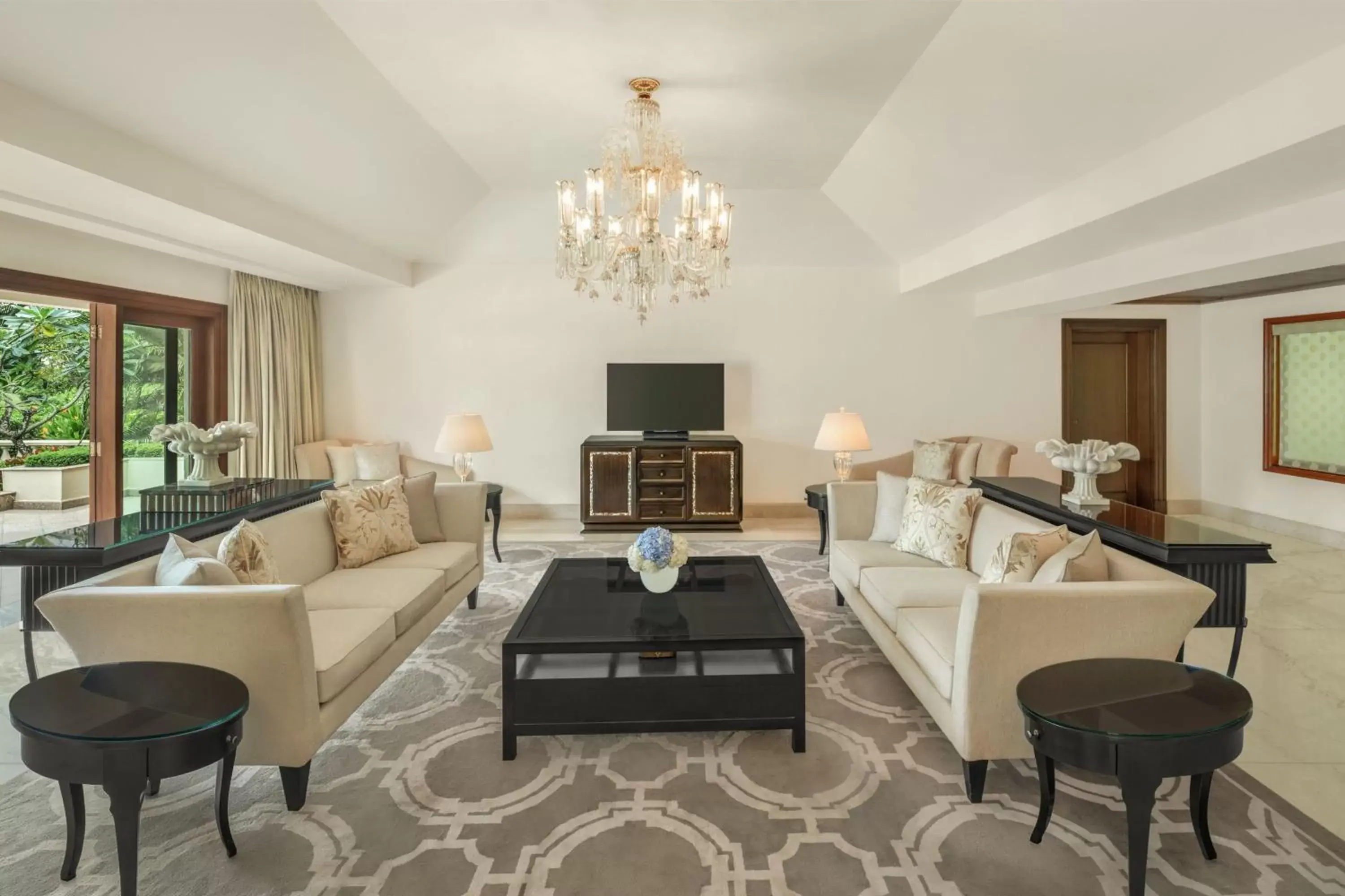 Living room, Seating Area in The St Regis Goa Resort