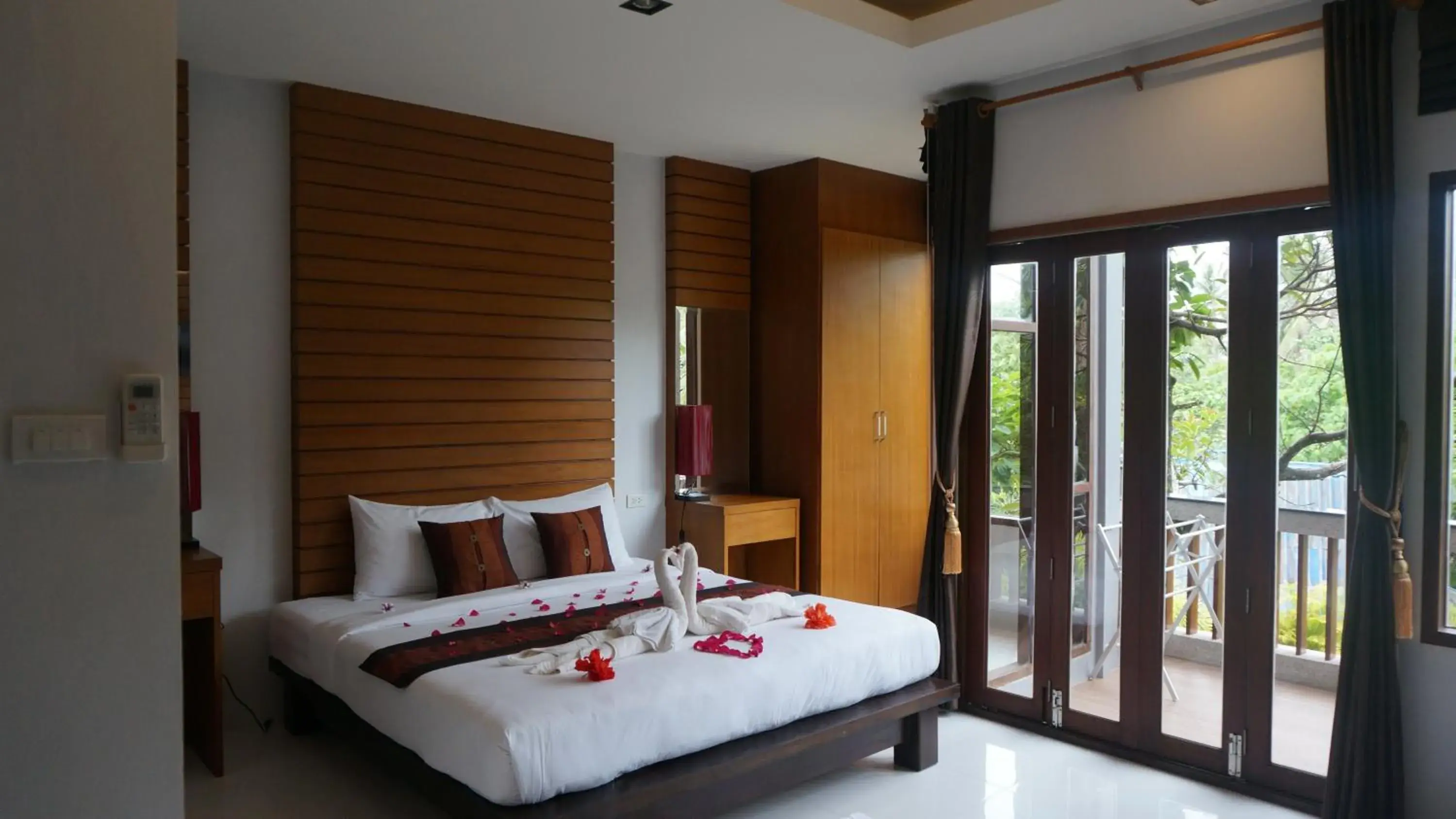 Day, Bed in Lanta Intanin Resort - SHA Extra Plus