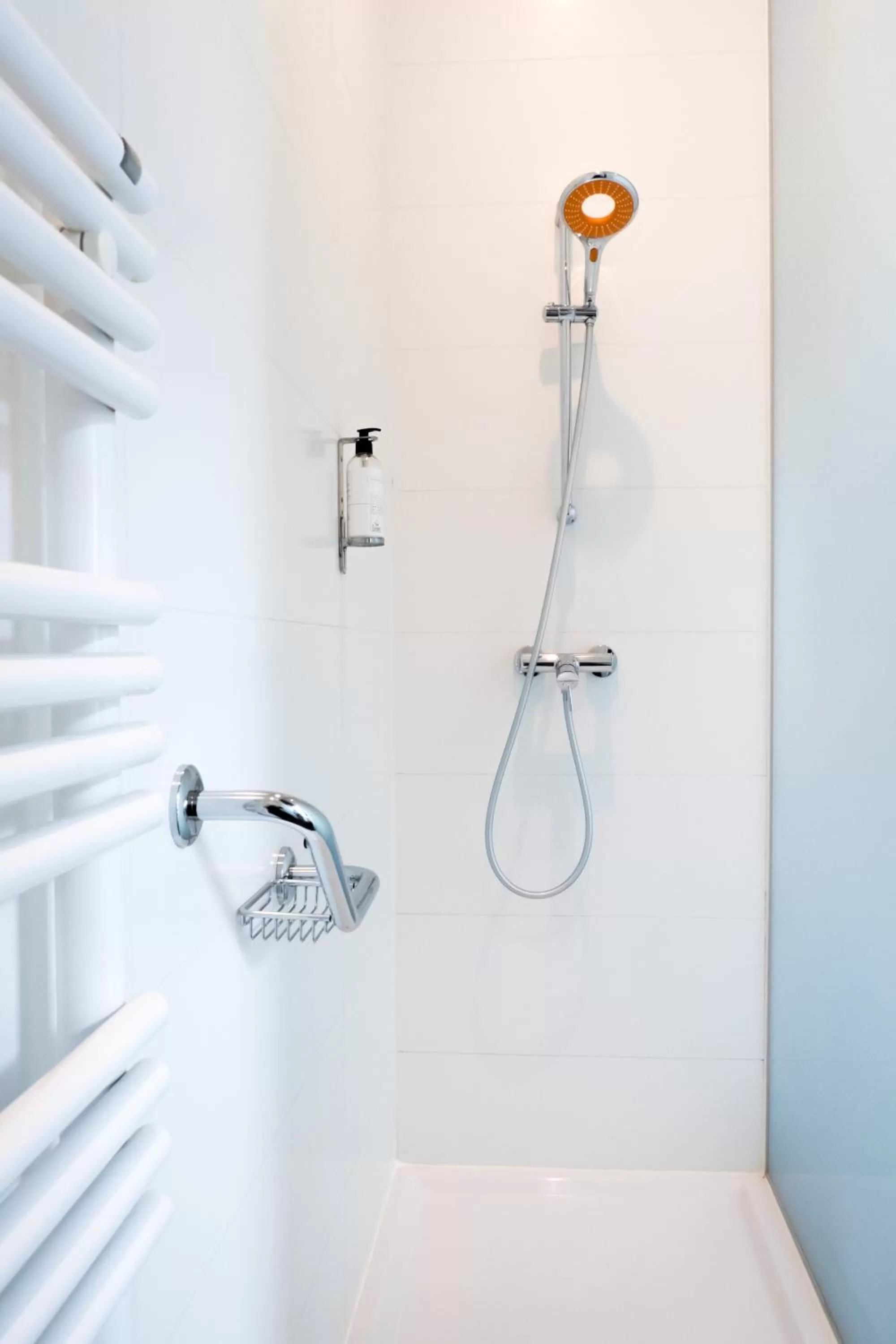 Shower in Hotel Marcel