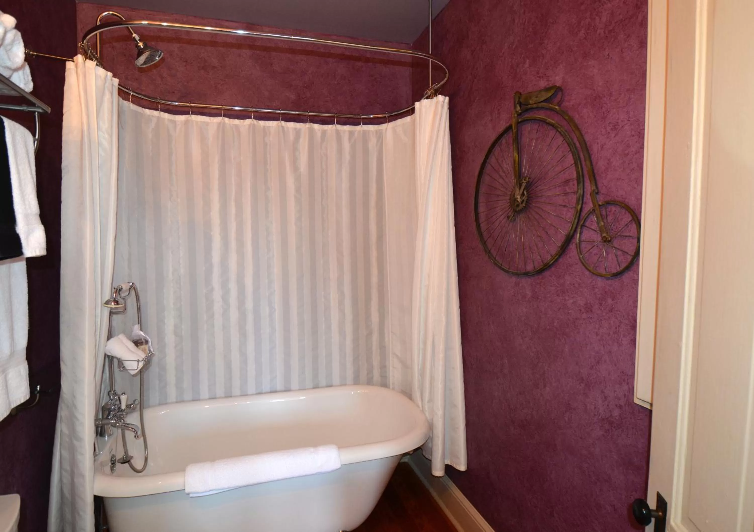 Shower in Grand Highland Hotel