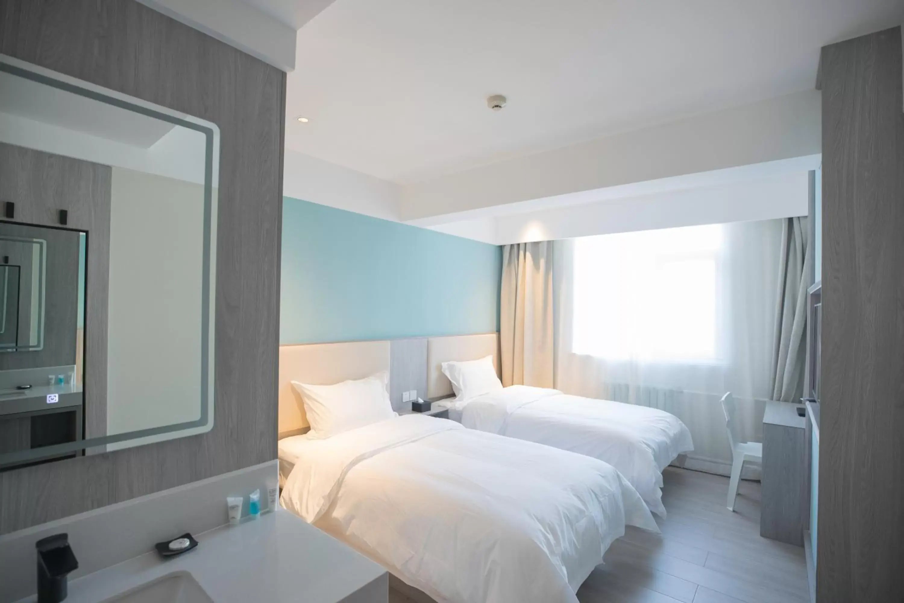 Bedroom, Bed in Beijing Saga Hotel