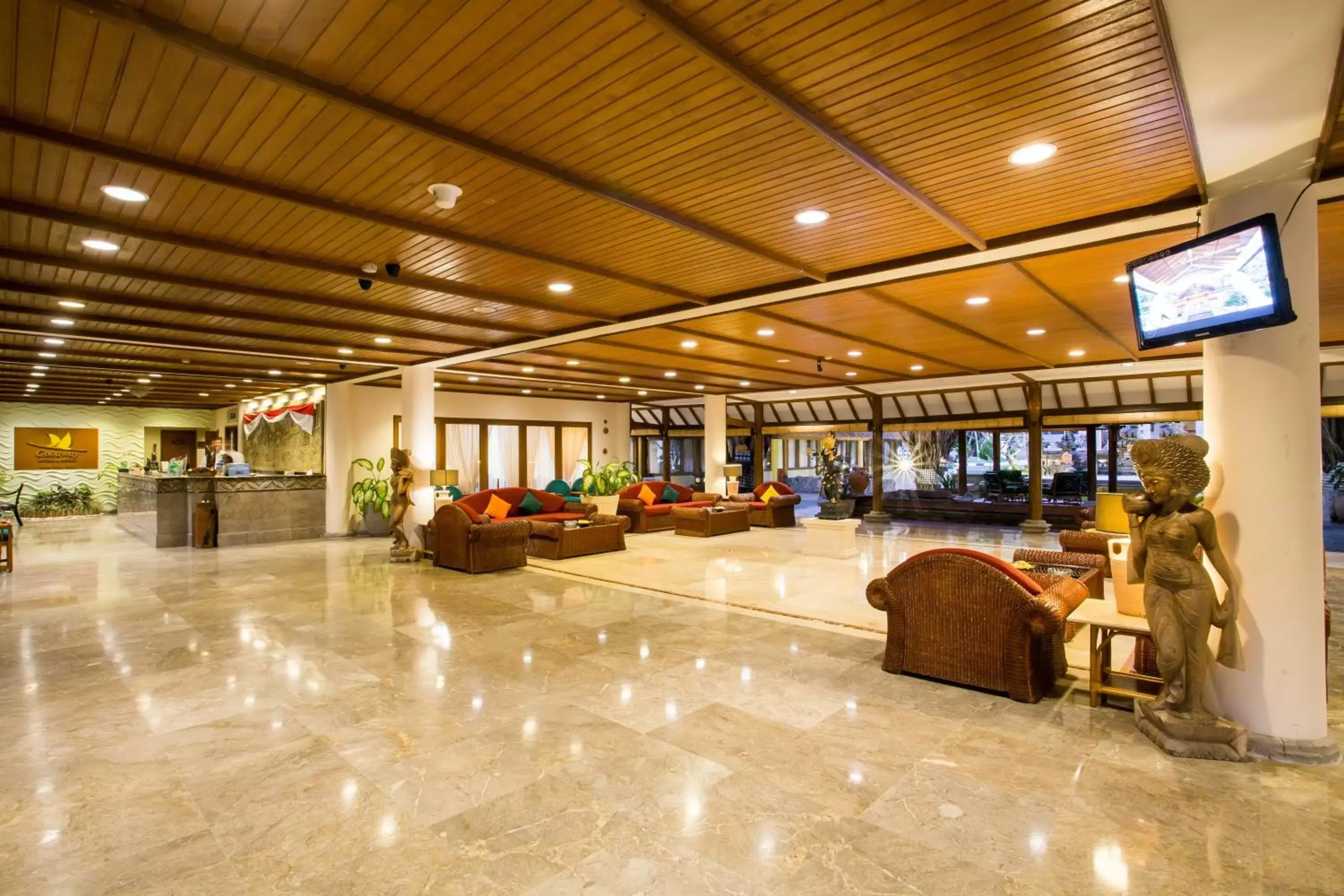 Lobby or reception in Plagoo Holiday Hotel