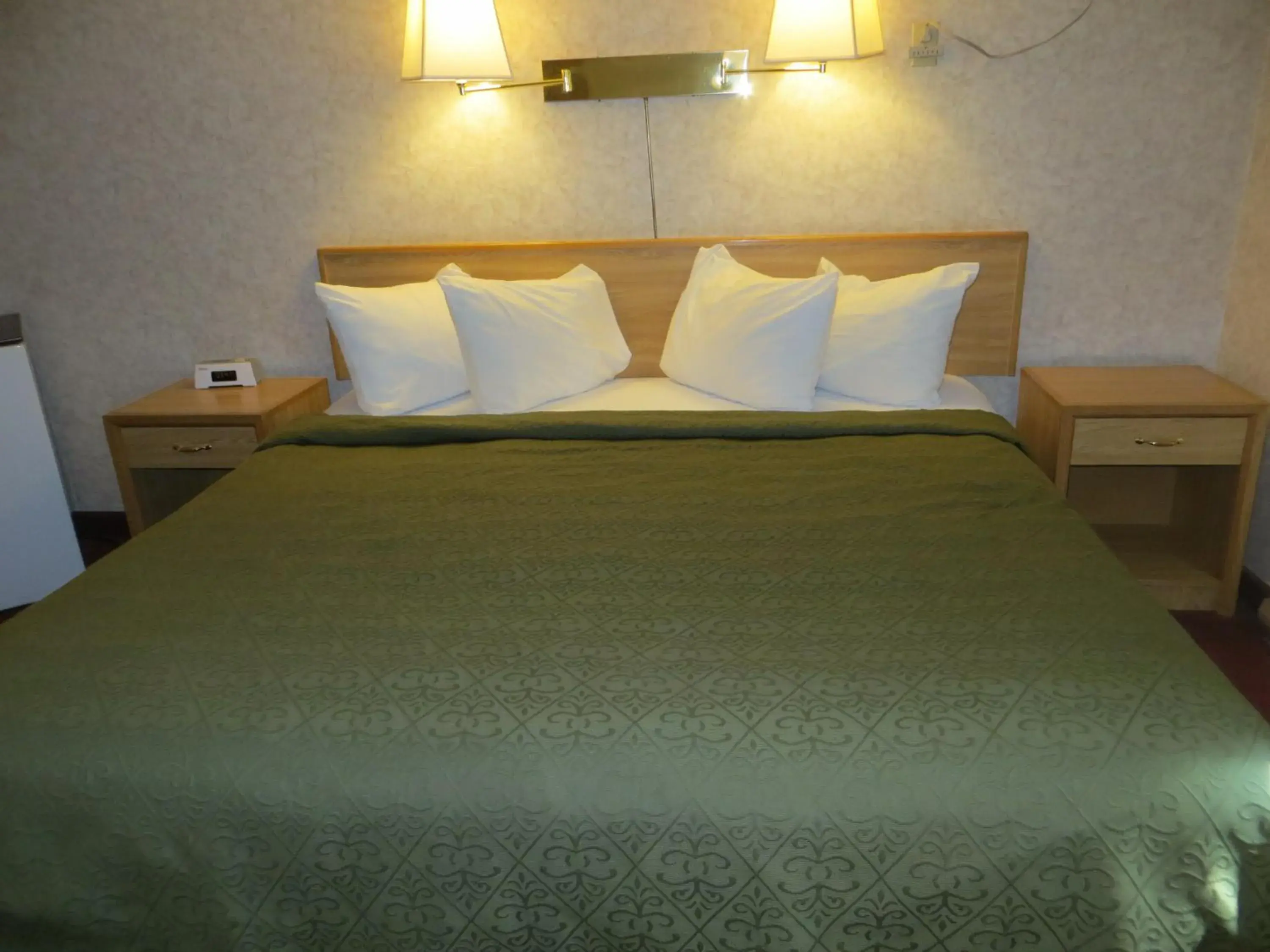 Bedroom, Bed in Travelodge by Wyndham Hope