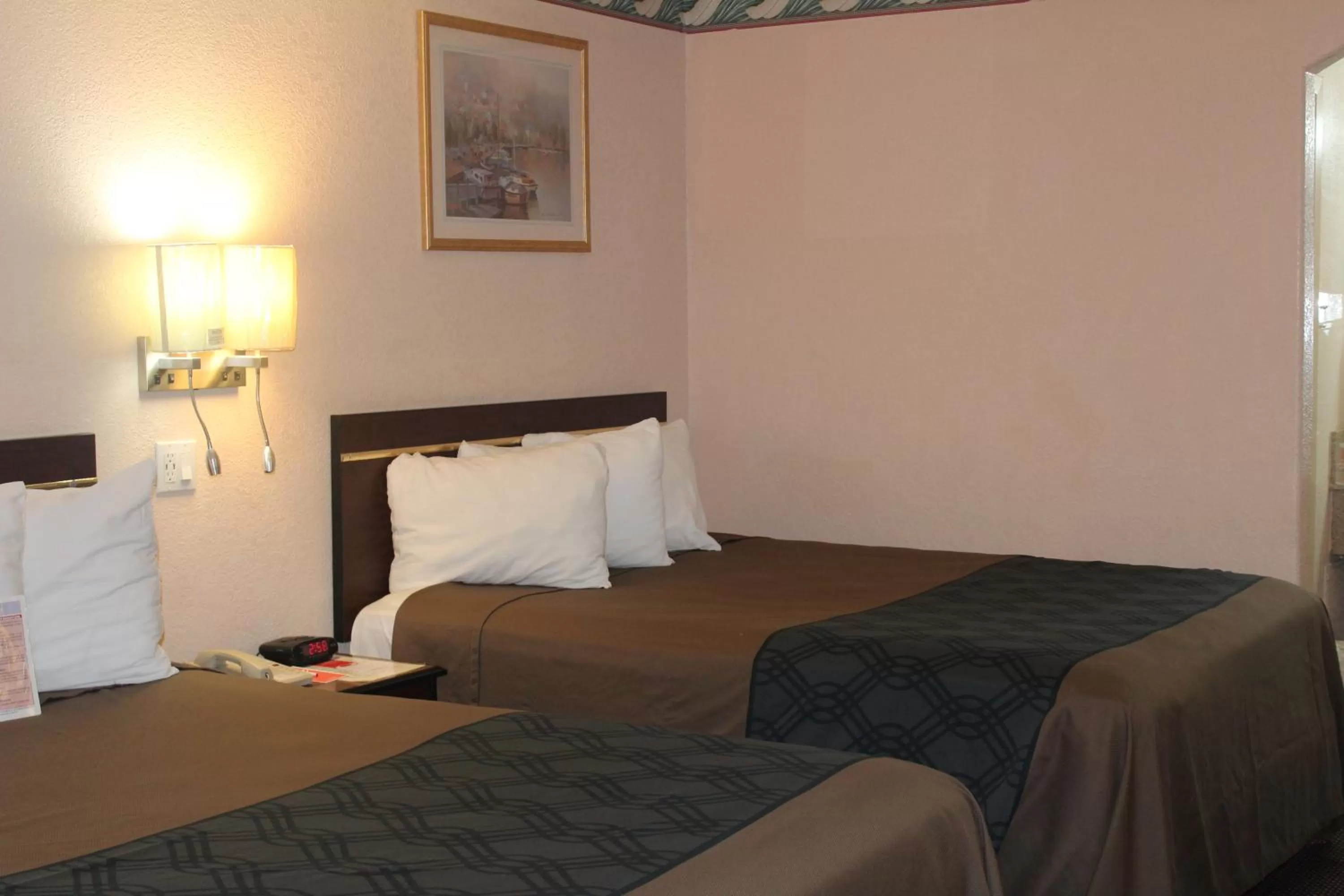 Bedroom, Bed in Americas Best Value Inn-Near NRG Park/Medical Center