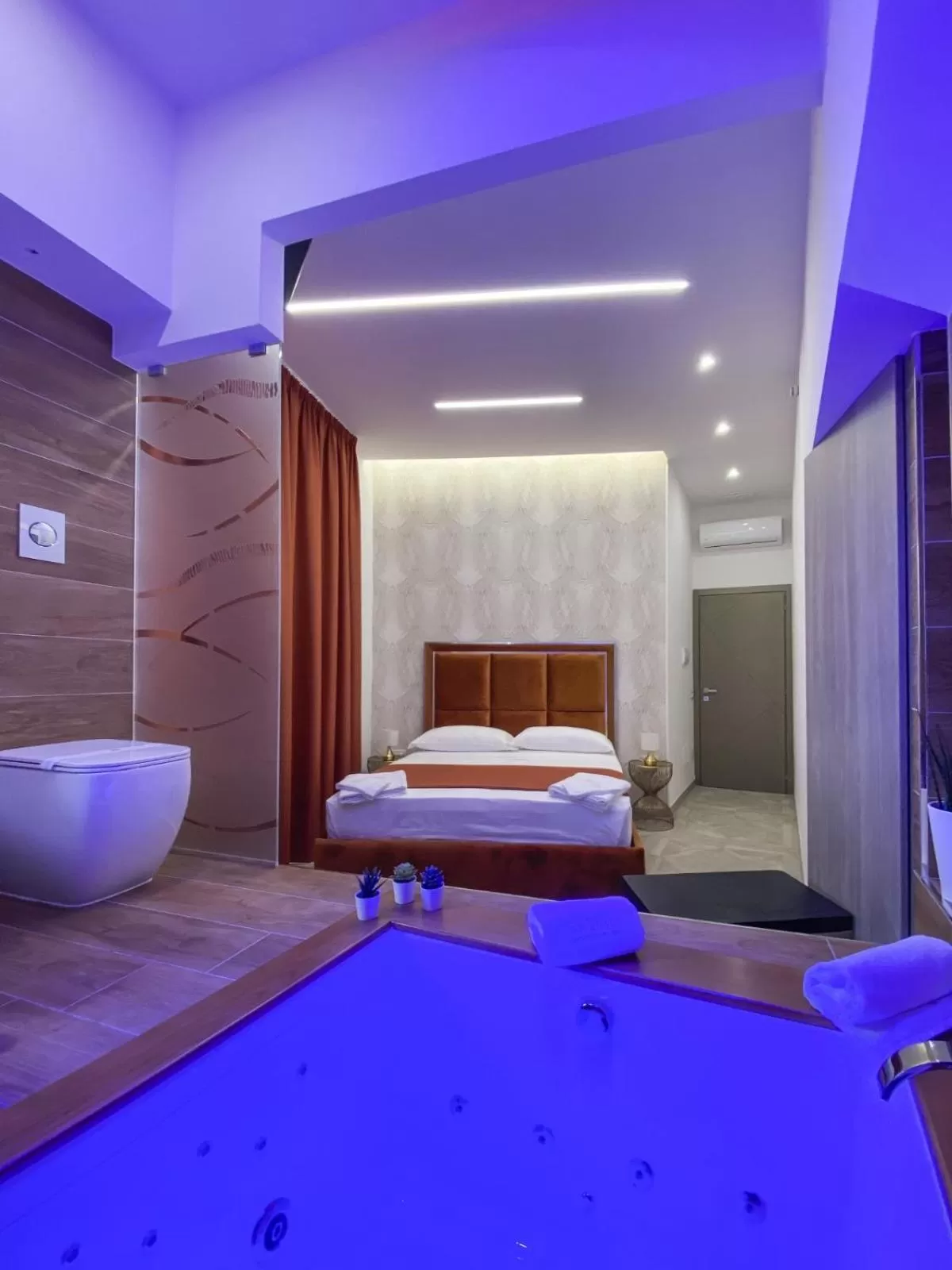 Bed, Swimming Pool in Twin Towers Naples Luxury