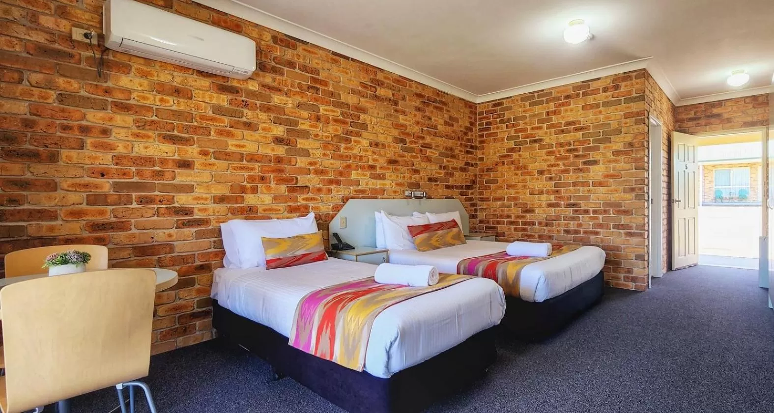 Bed in Golf Club Motor Inn Wingham
