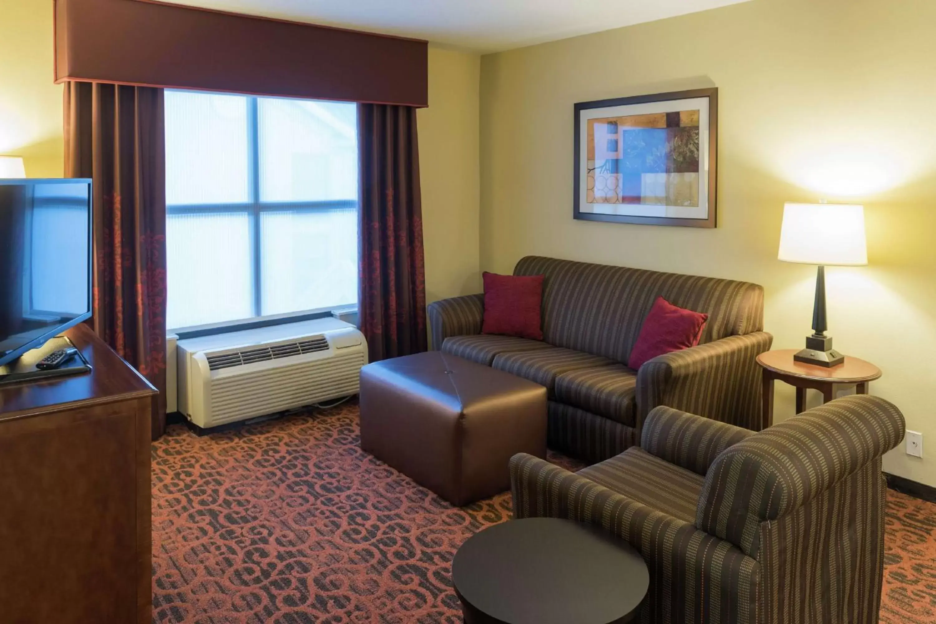 Bedroom, Seating Area in Hampton Inn & Suites Tampa-North