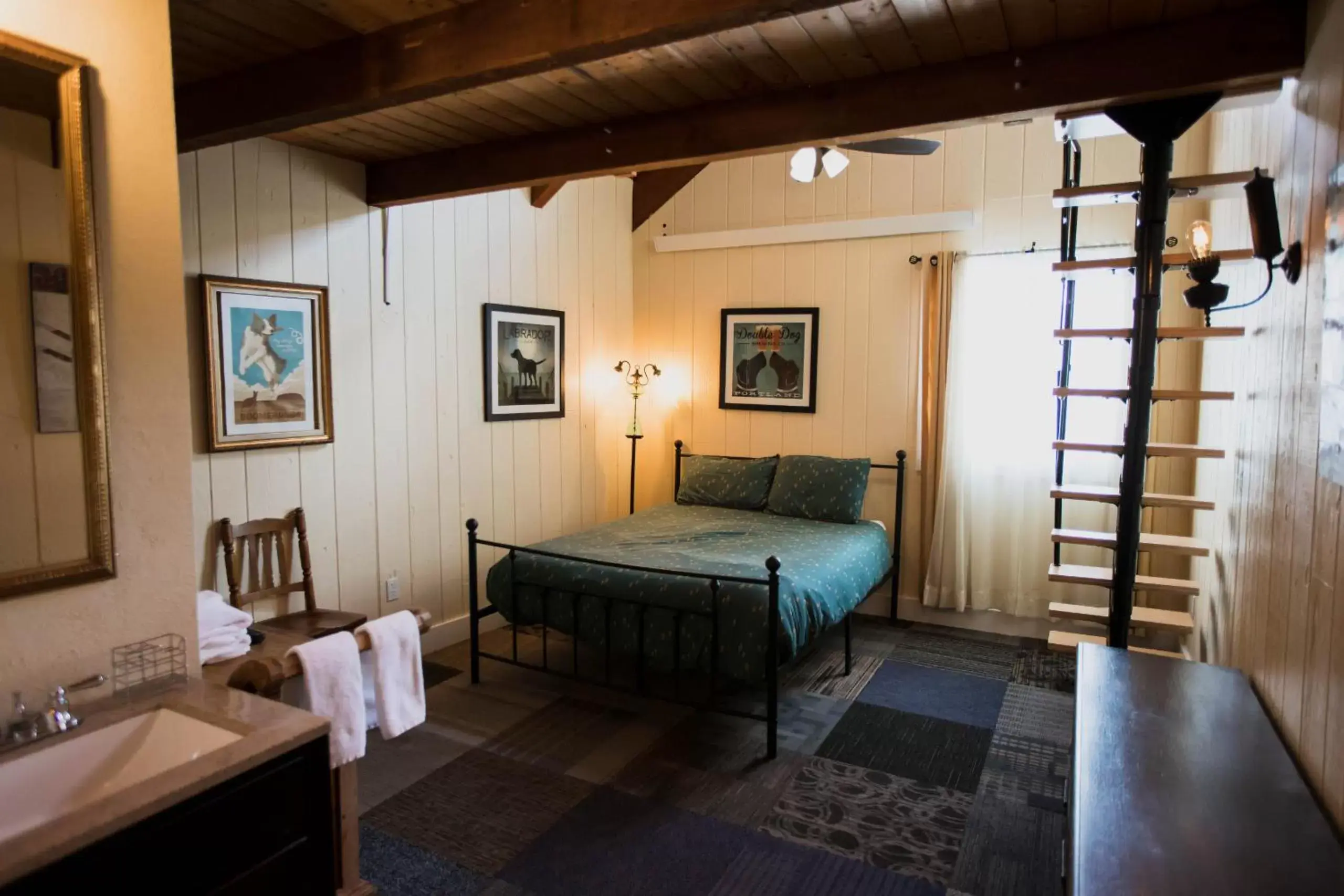Bed in The Viking Lodge - Downtown Winter Park Colorado