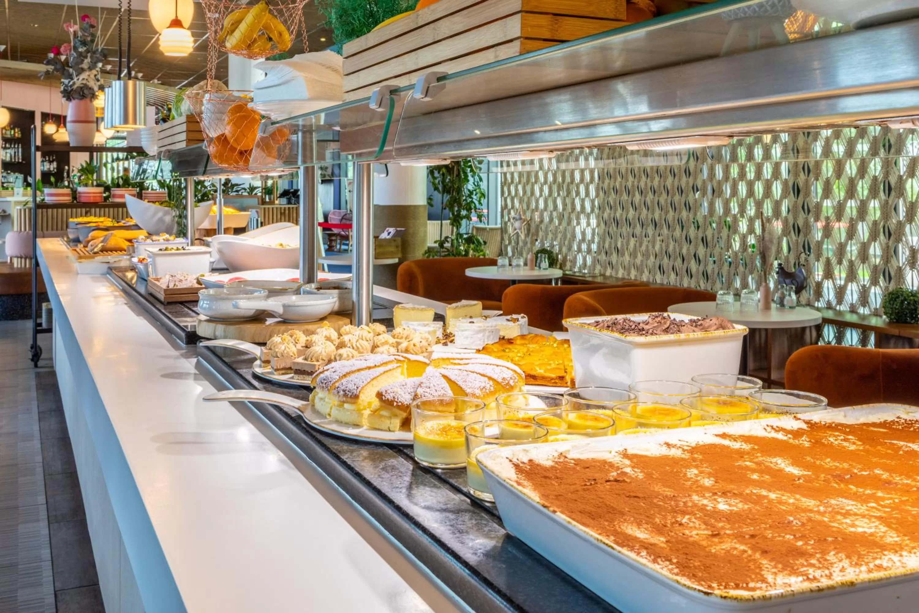 Restaurant/places to eat in ibis Paris Coeur d'Orly Airport