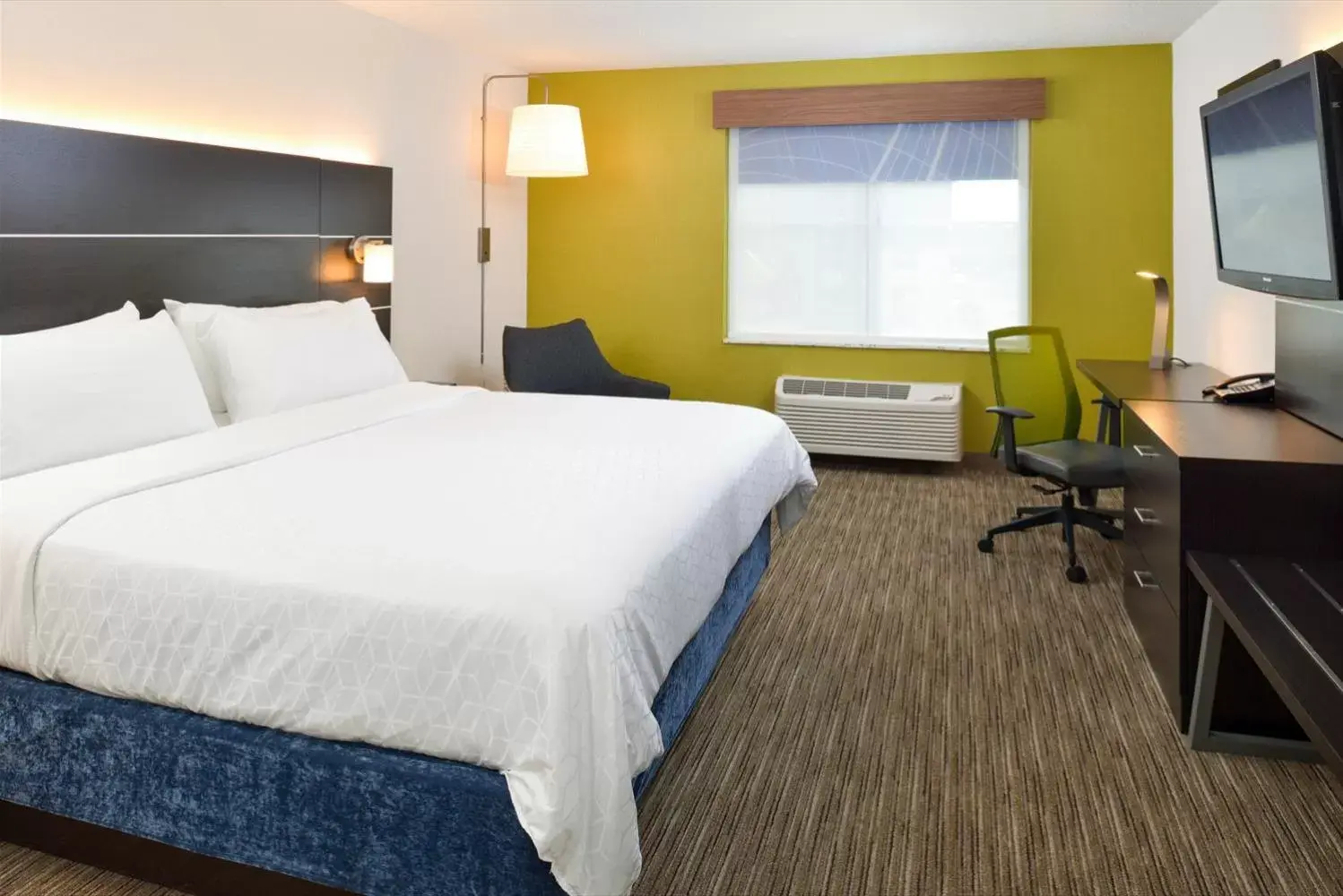 Bedroom, Bed in Holiday Inn Express Wixom, an IHG Hotel