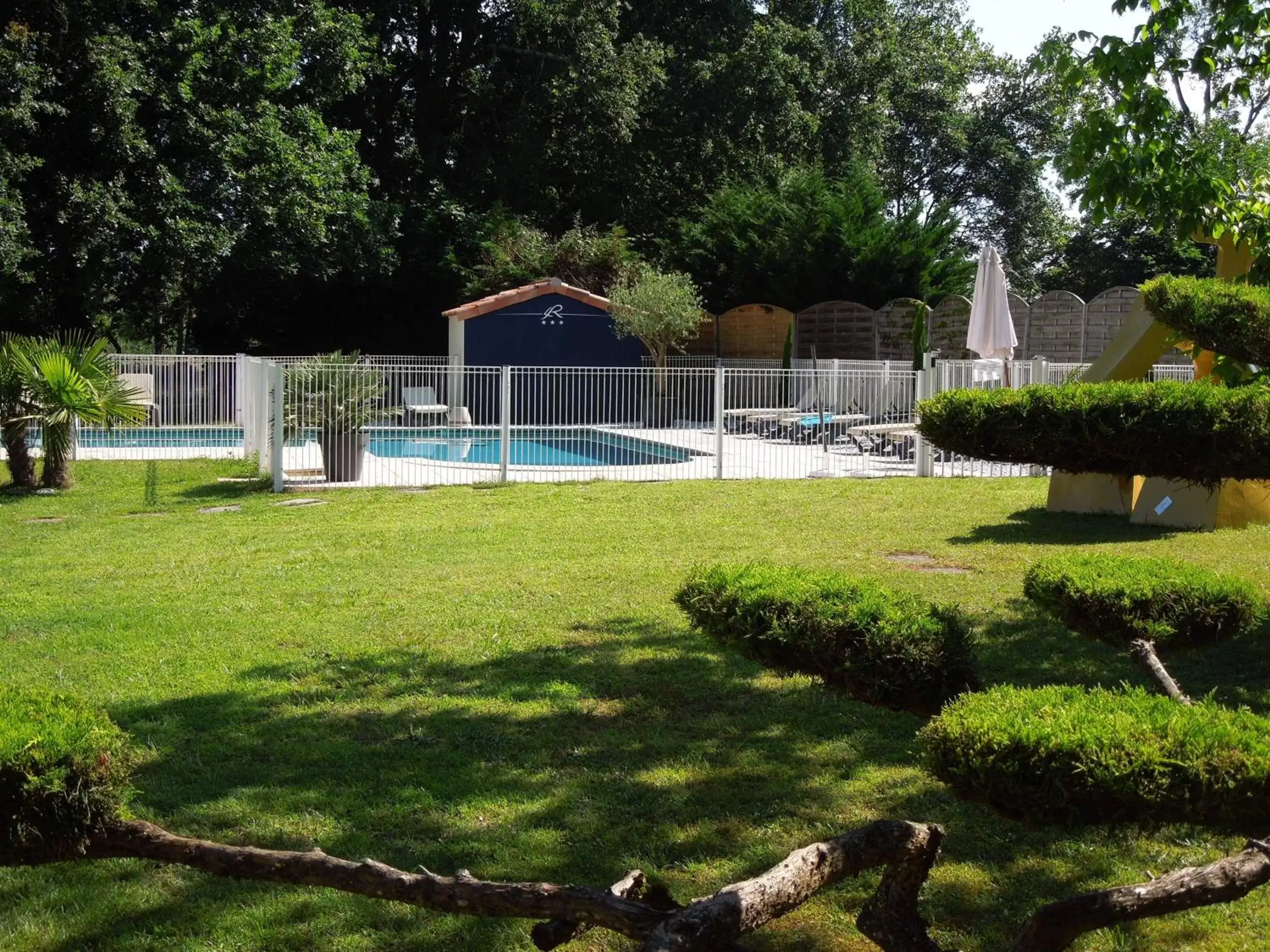 Garden, Swimming Pool in Le Renaissance