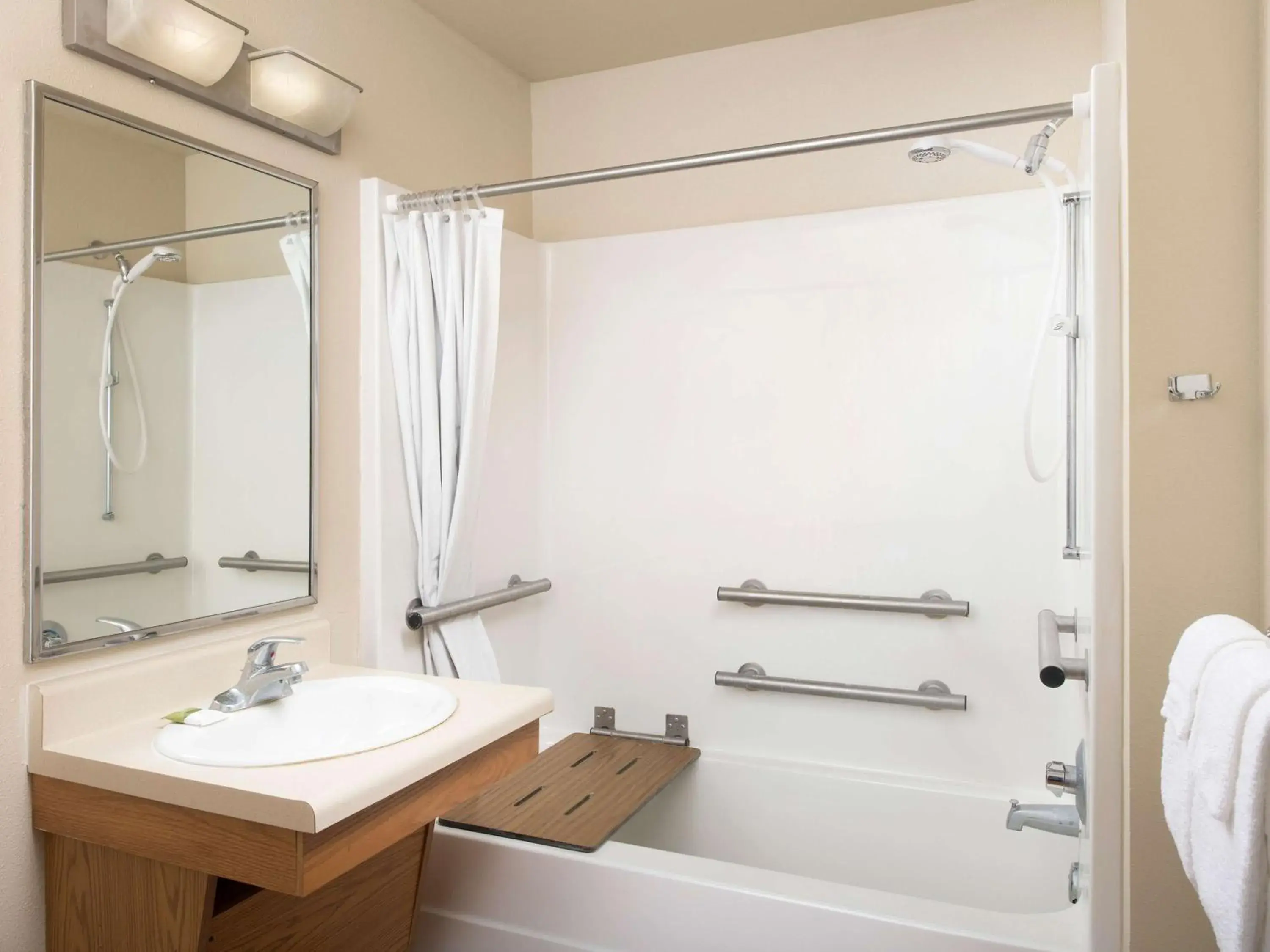 Bathroom in Extended Stay America Select Suites - Indianapolis - Plainfield