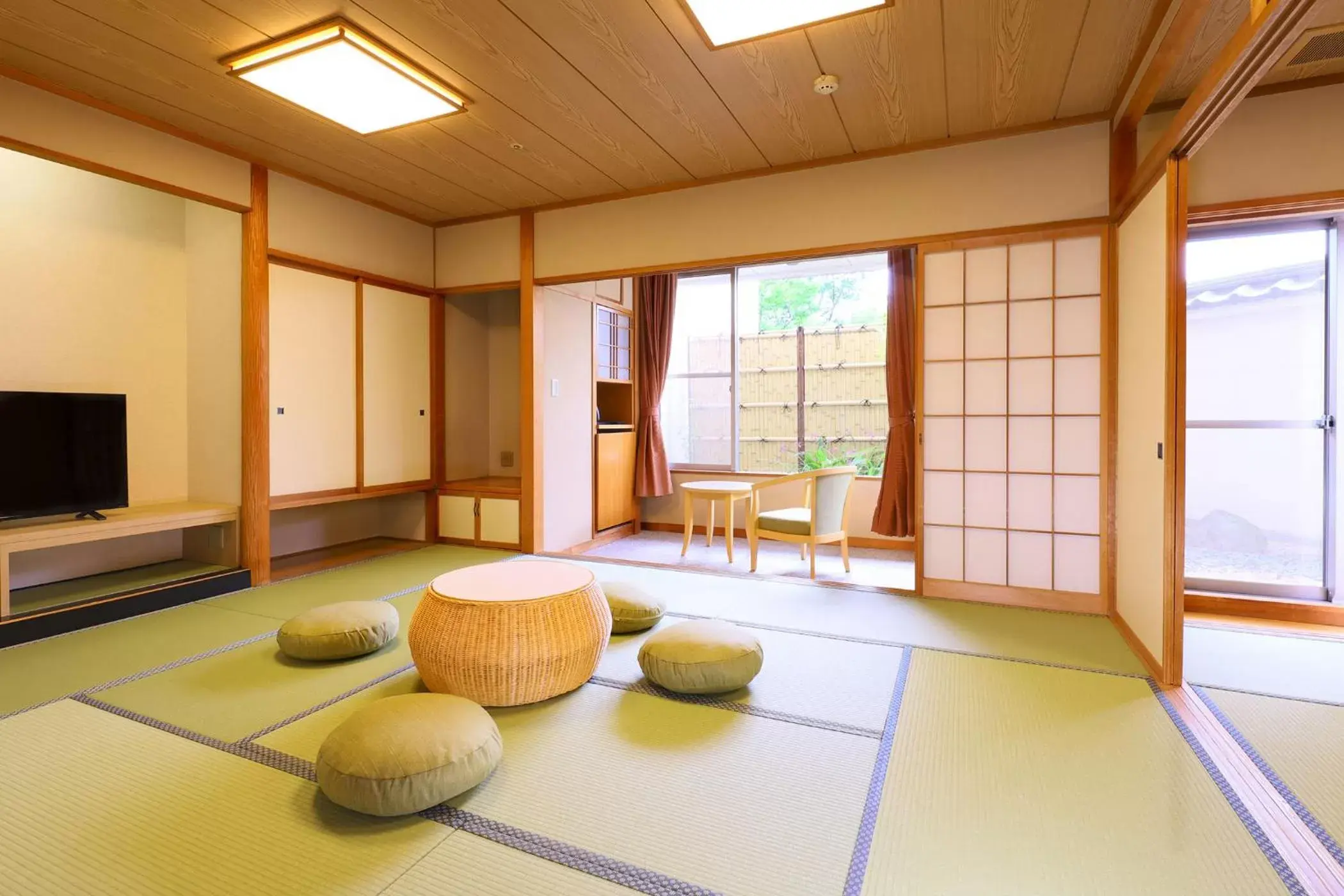 Photo of the whole room, Seating Area in TAOYA Akiu