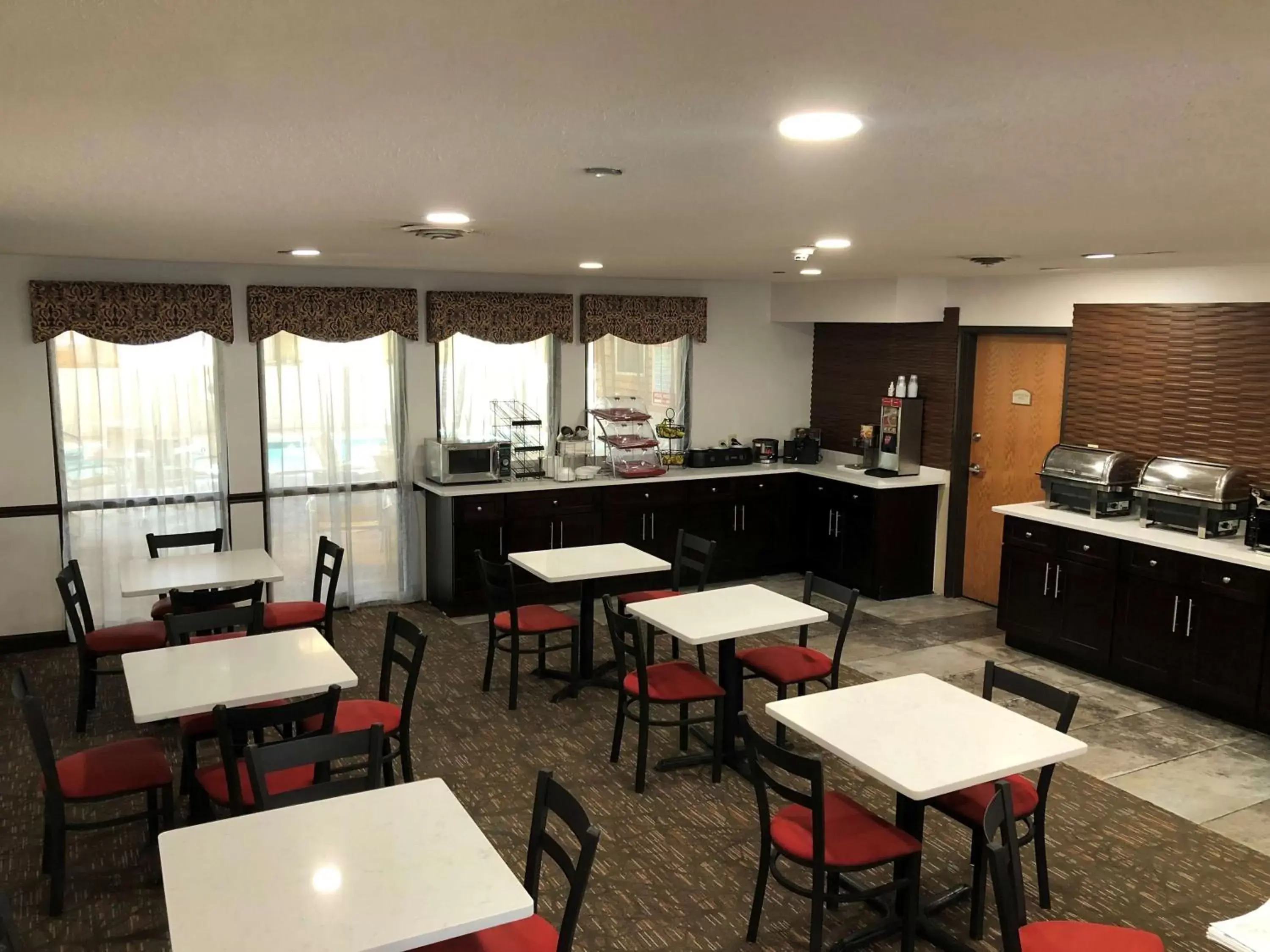 Restaurant/Places to Eat in Country Inn & Suites by Radisson, Auburn, IN