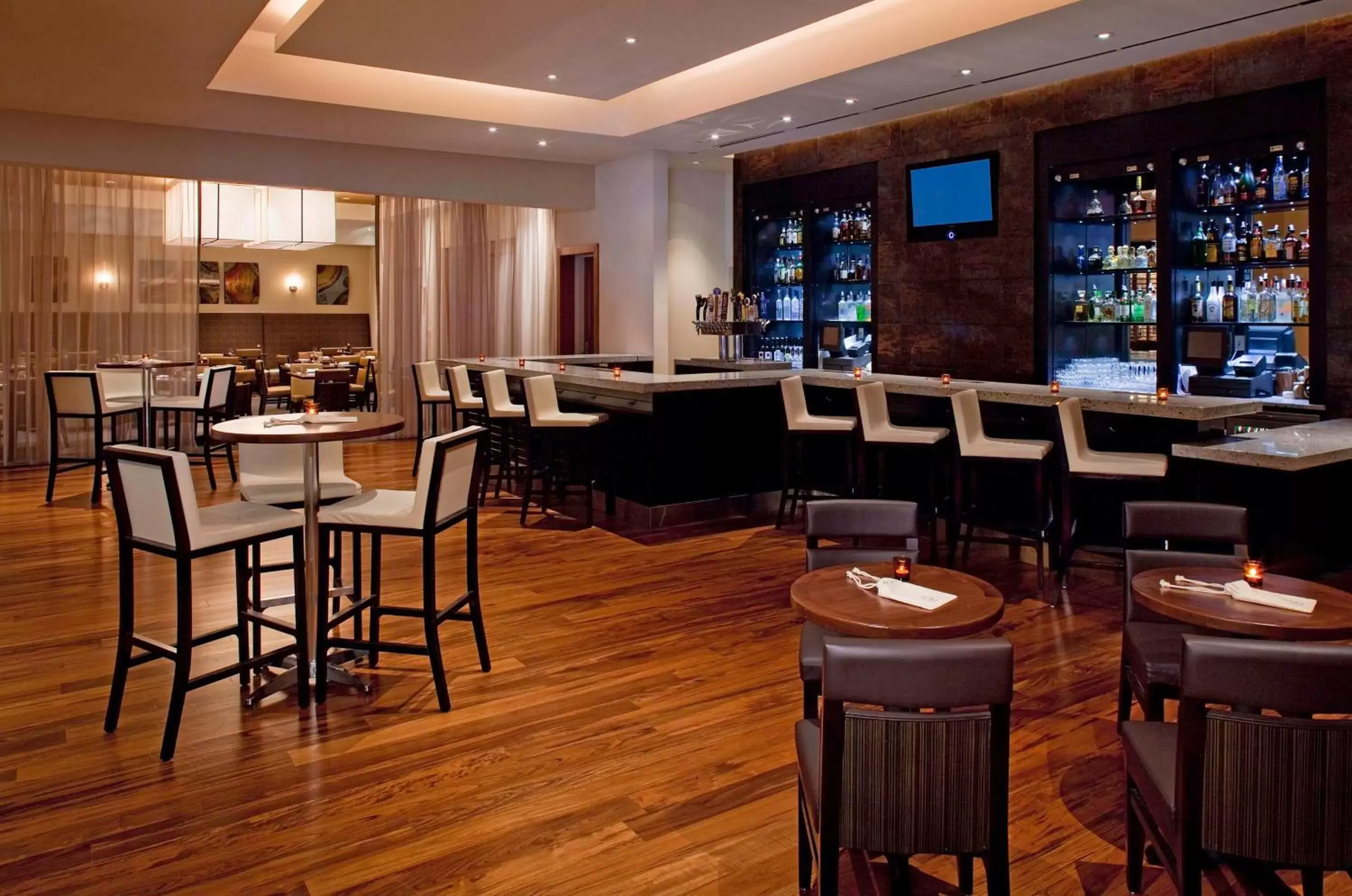 Lounge or bar, Restaurant/Places to Eat in Hyatt Regency Wichita