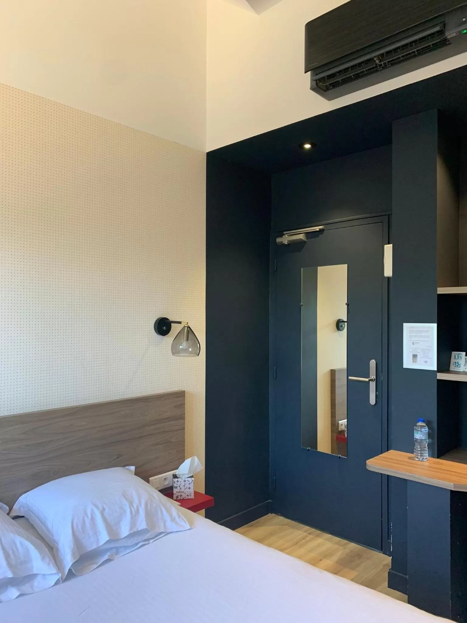 Bed in Logis Hôtel Domaine du Moulin Cavier - Restaurants & Spa