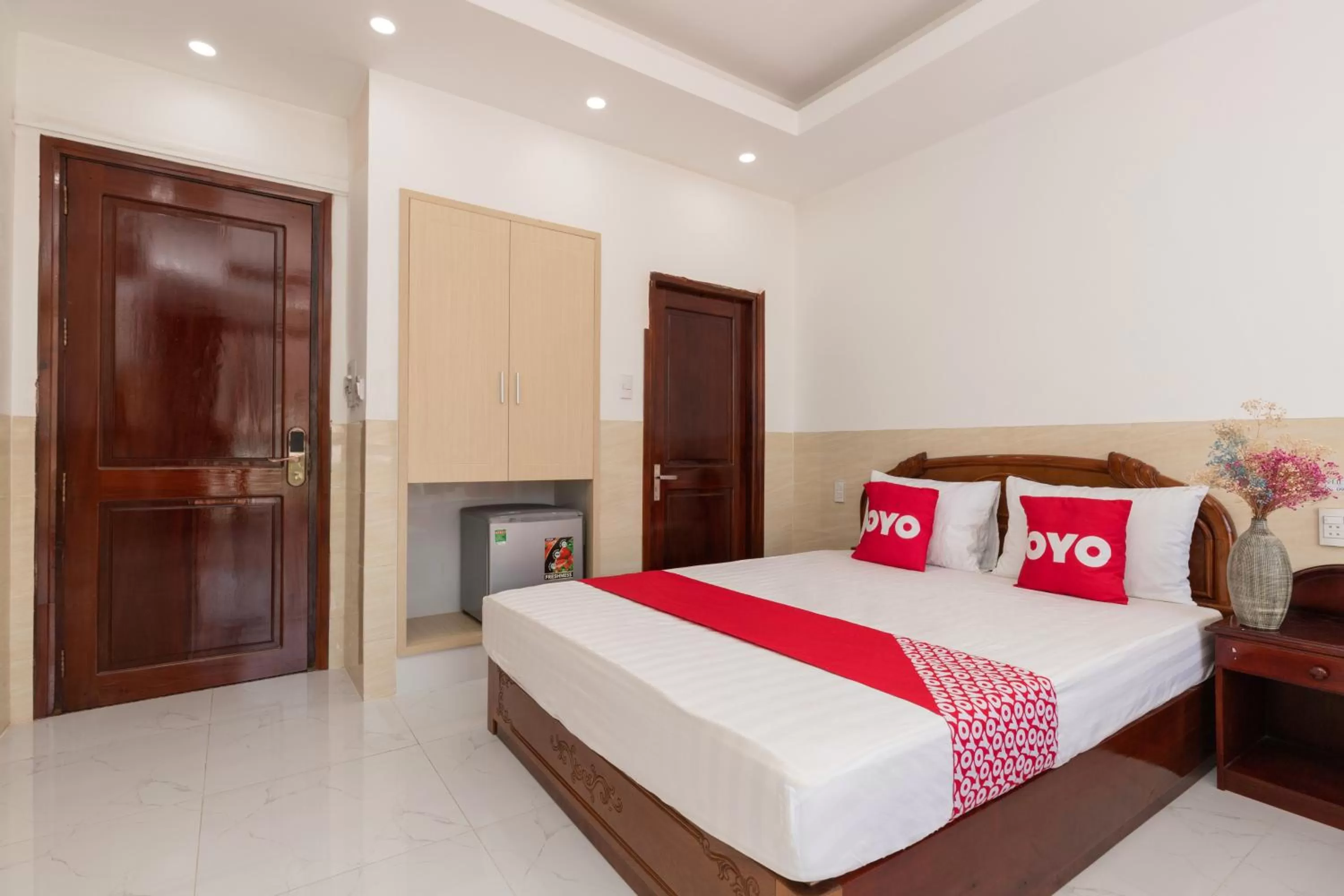 Photo of the whole room, Bed in Lien Thuy Hotel