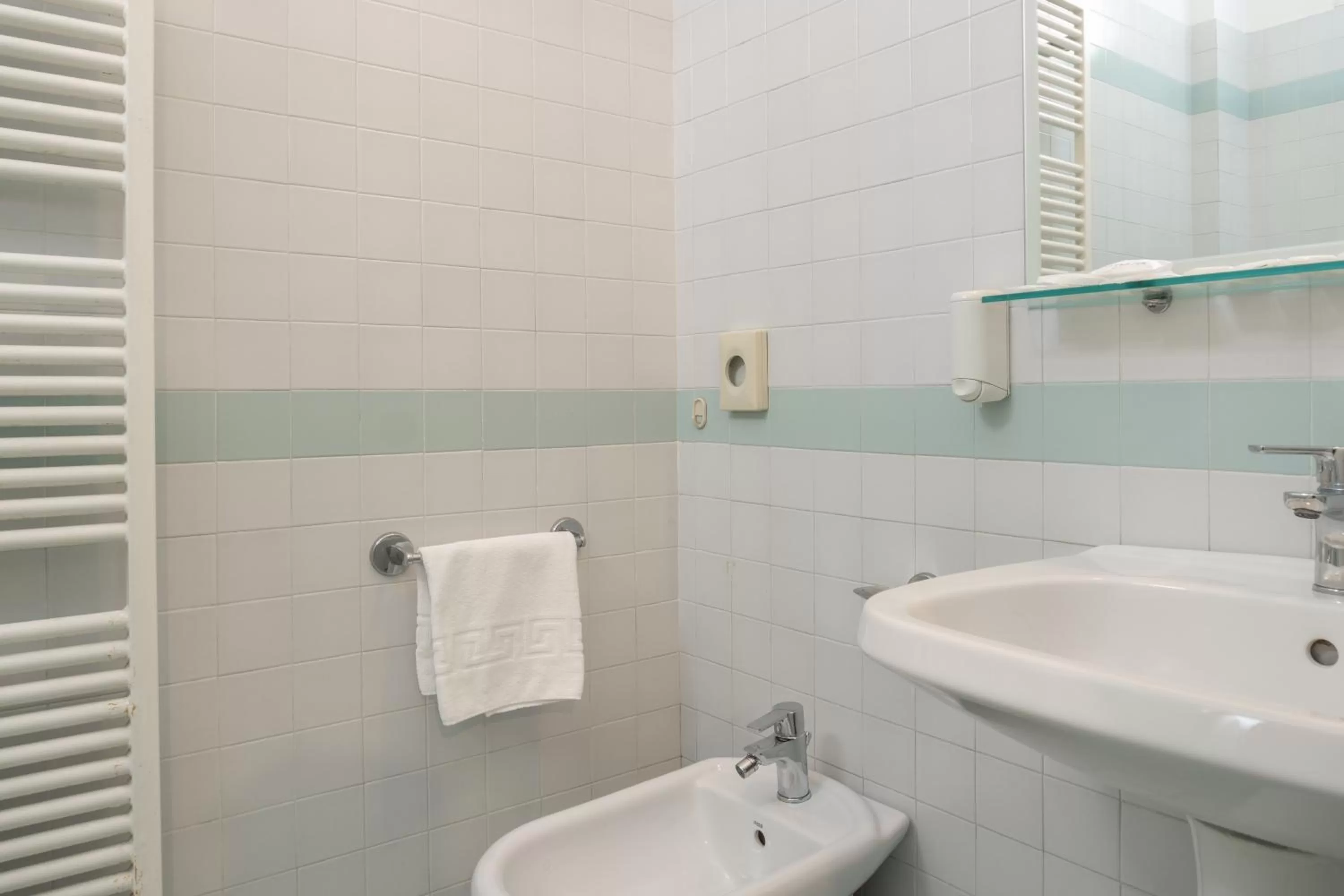 Bathroom in Esedra Hotel