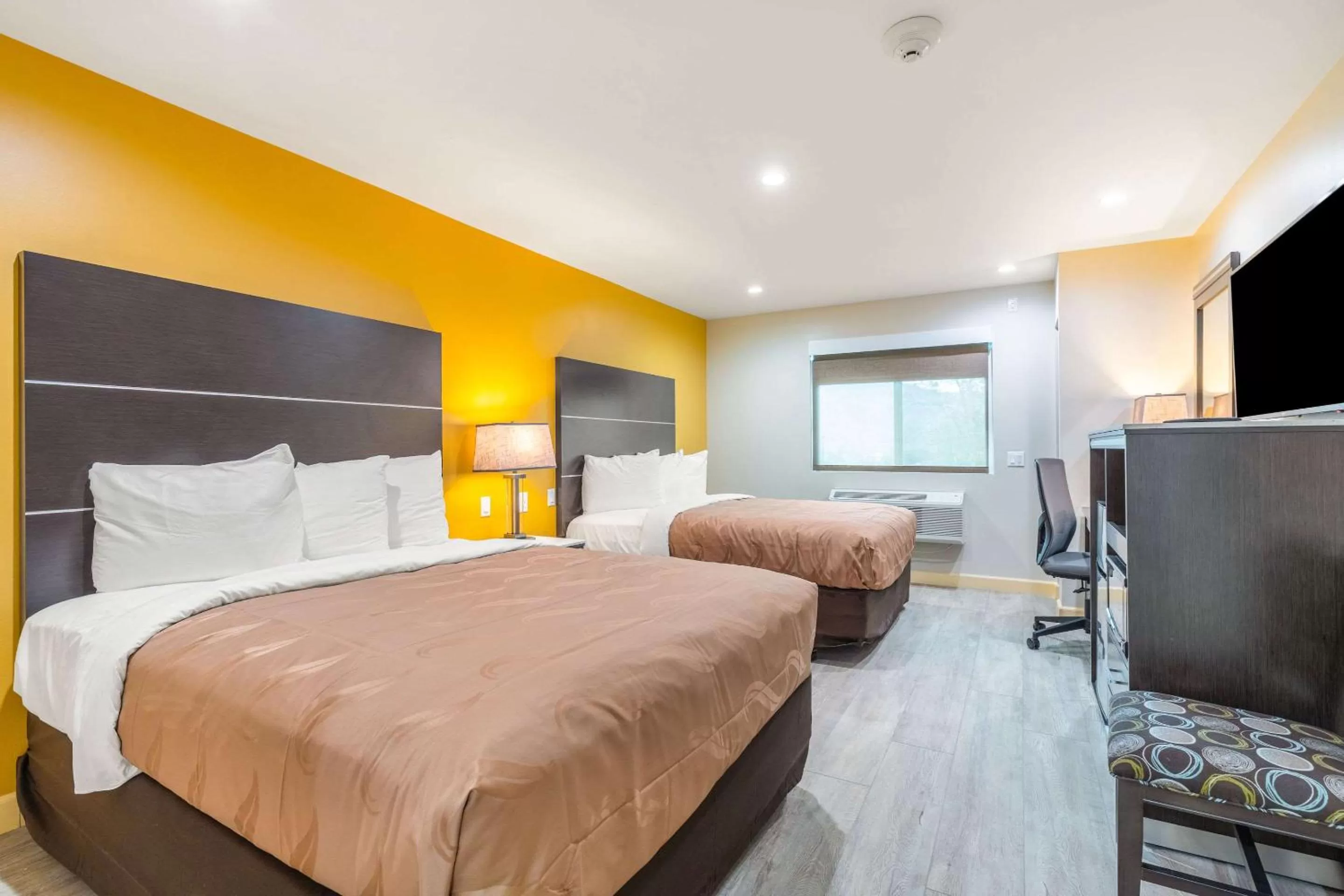 Queen Suite with Two Queen Beds - Accessible/Non-Smoking/1st Floor  in Quality Inn Banning I-10