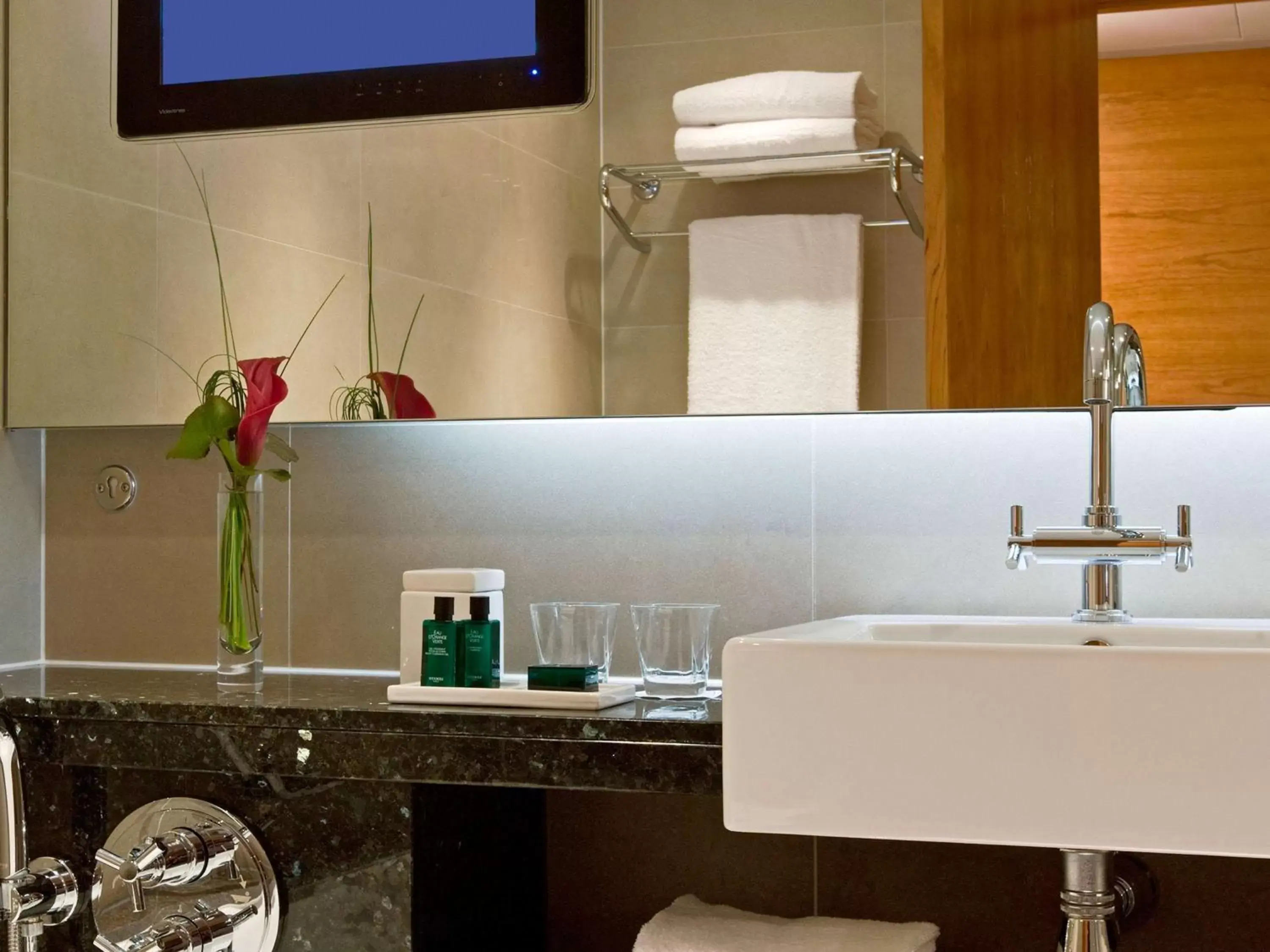 Bathroom in Sofitel London Heathrow