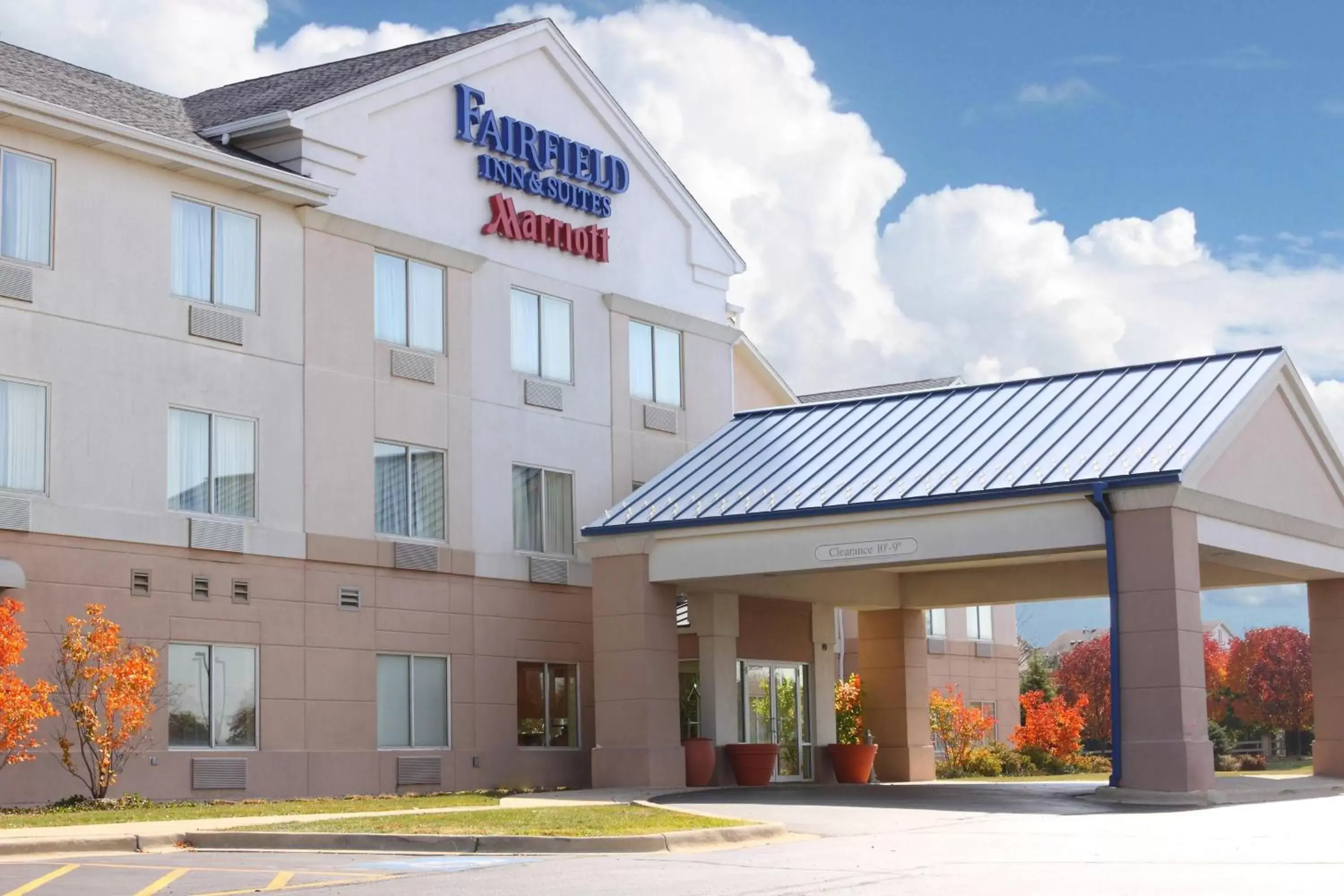 Property Building in Fairfield Inn and Suites by Marriott Chicago St. Charles