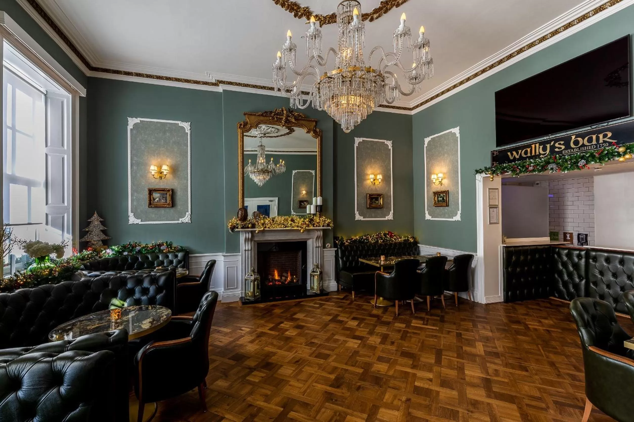 Lounge or bar in Hotel St George by Nina