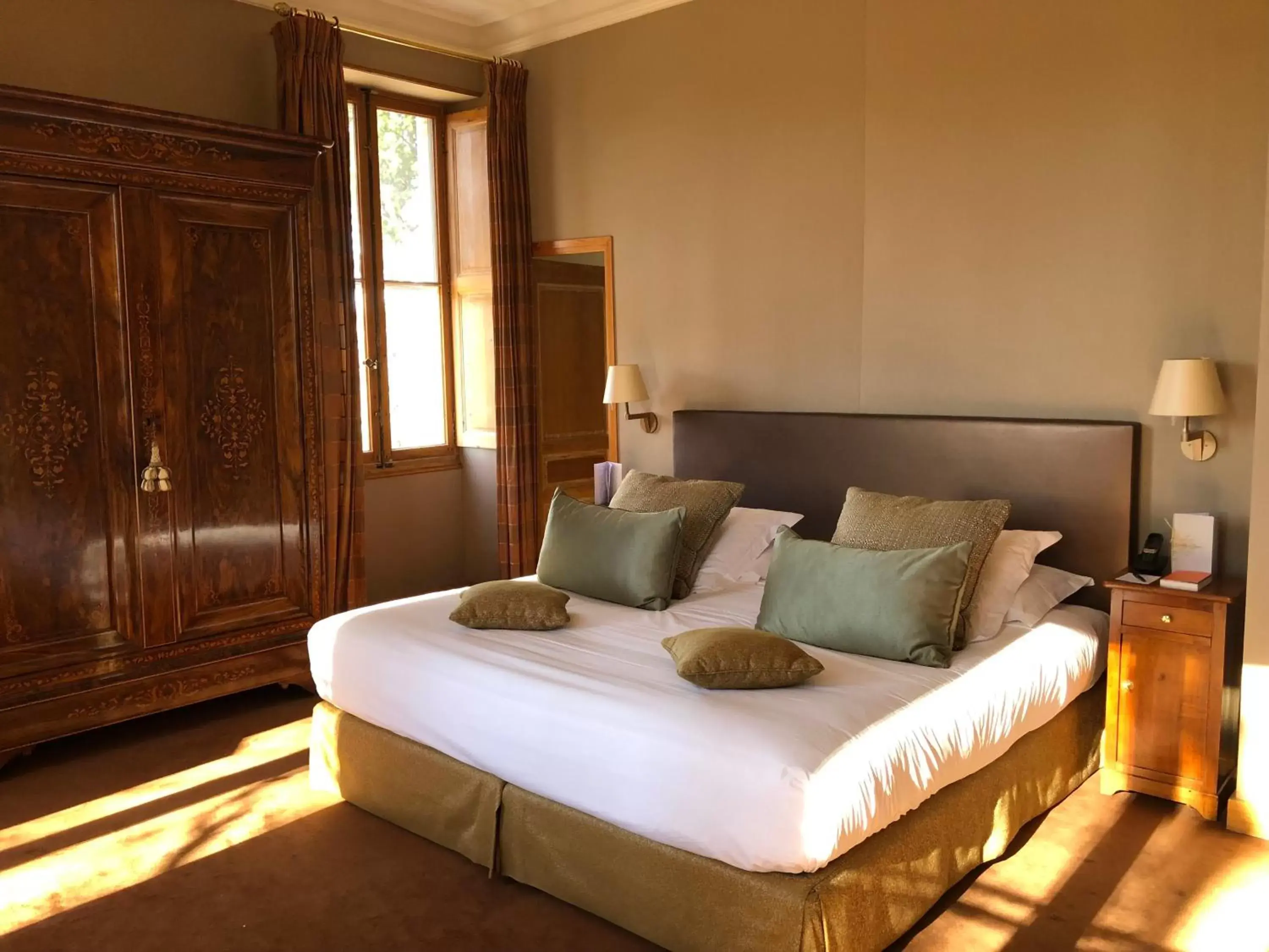 Bed in Hotel Château Des Alpilles