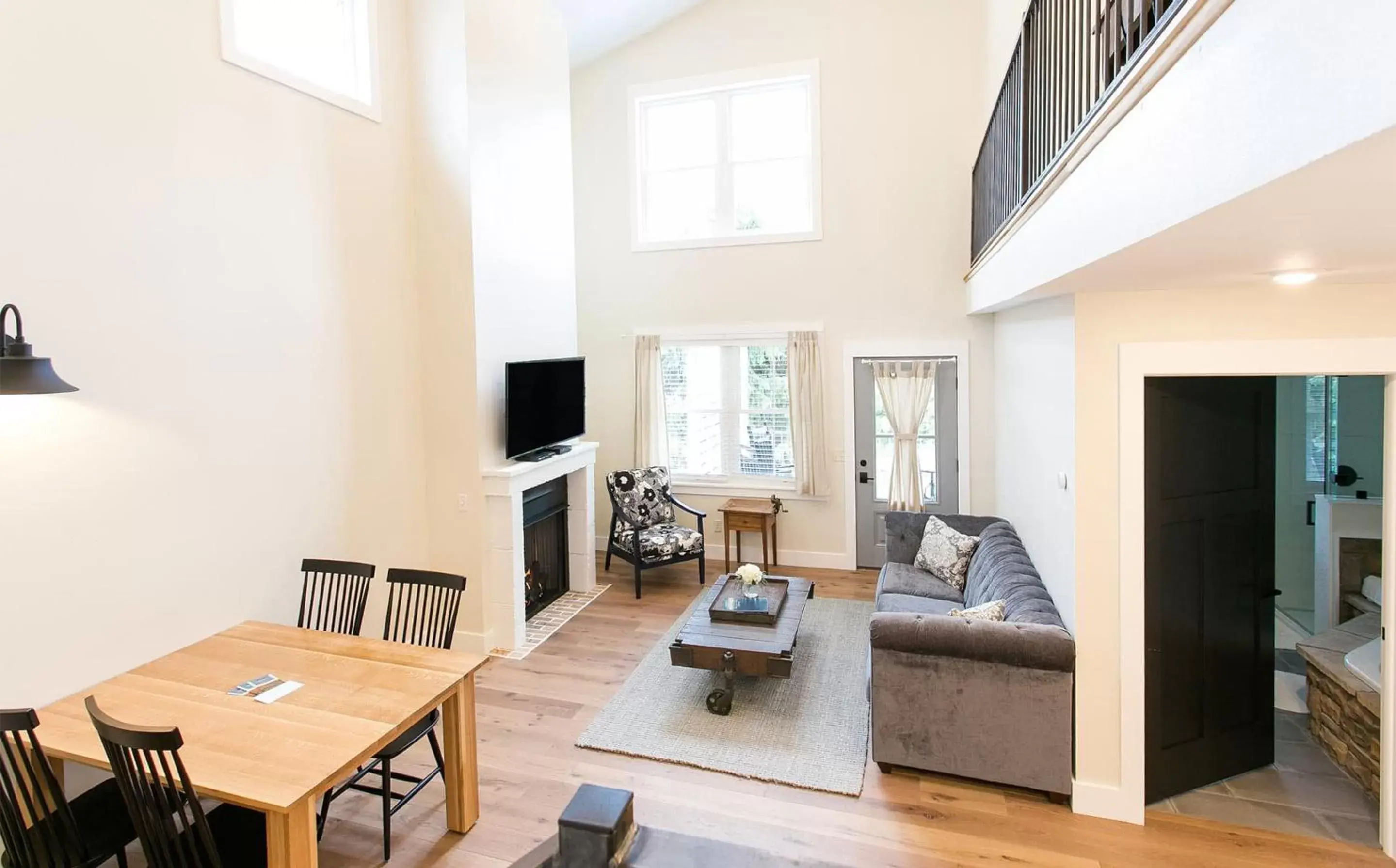 Living room, Seating Area in Farmhouse Suites by Amish Country Lodging