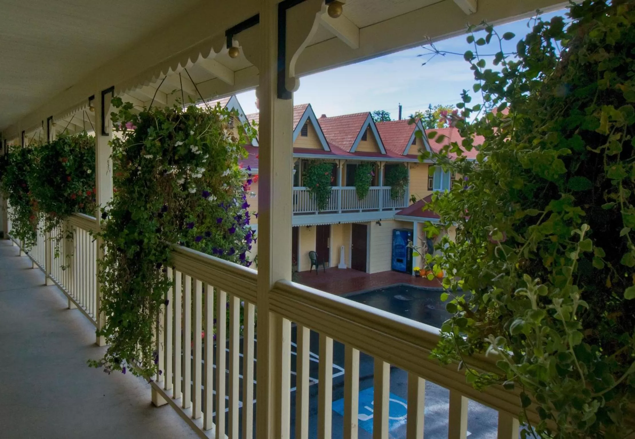 Facade/entrance in Silverton Inn & Suites