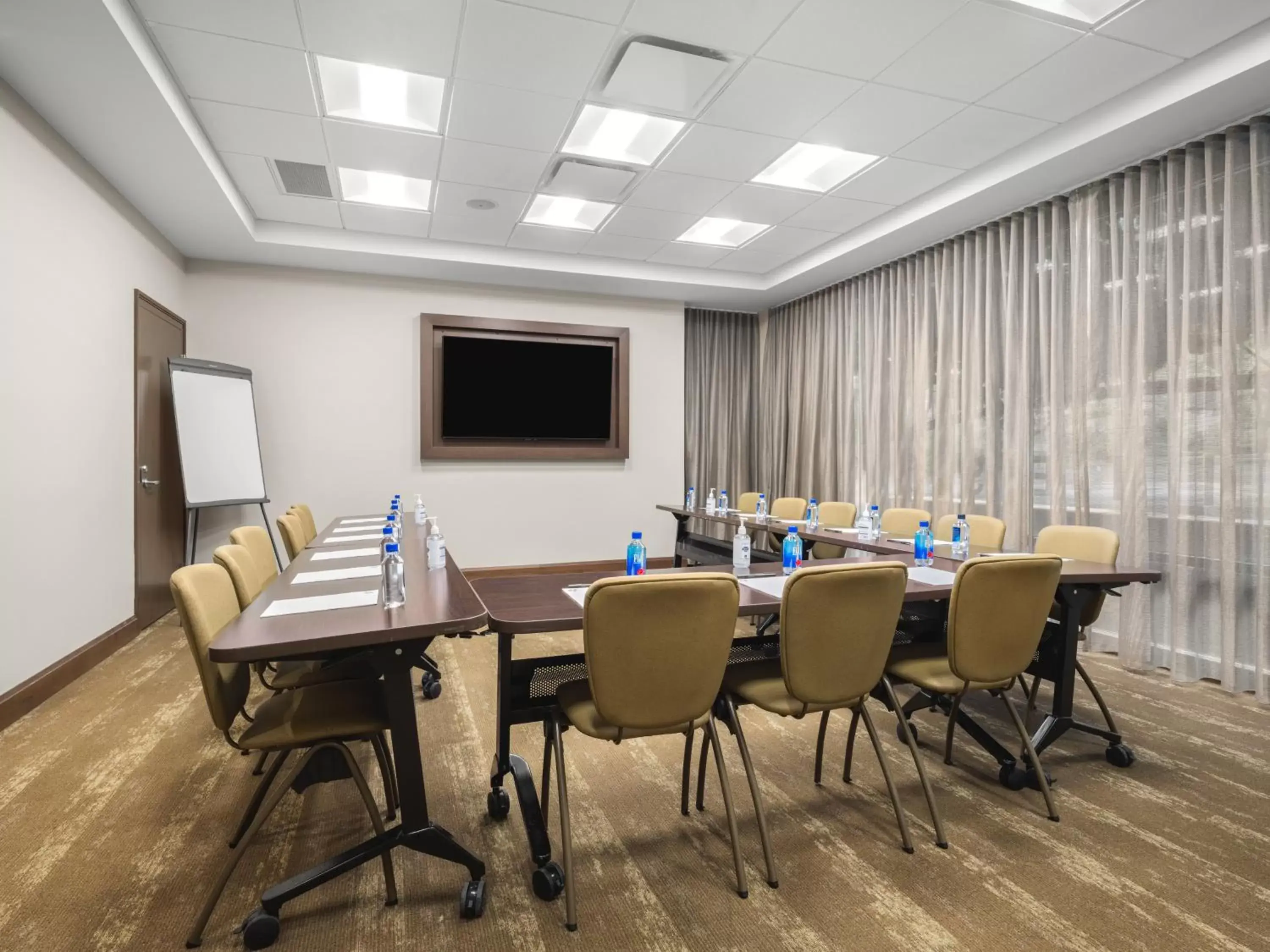 Meeting/conference room, Business Area/Conference Room in Staybridge Suites Seattle - South Lake Union, an IHG Hotel