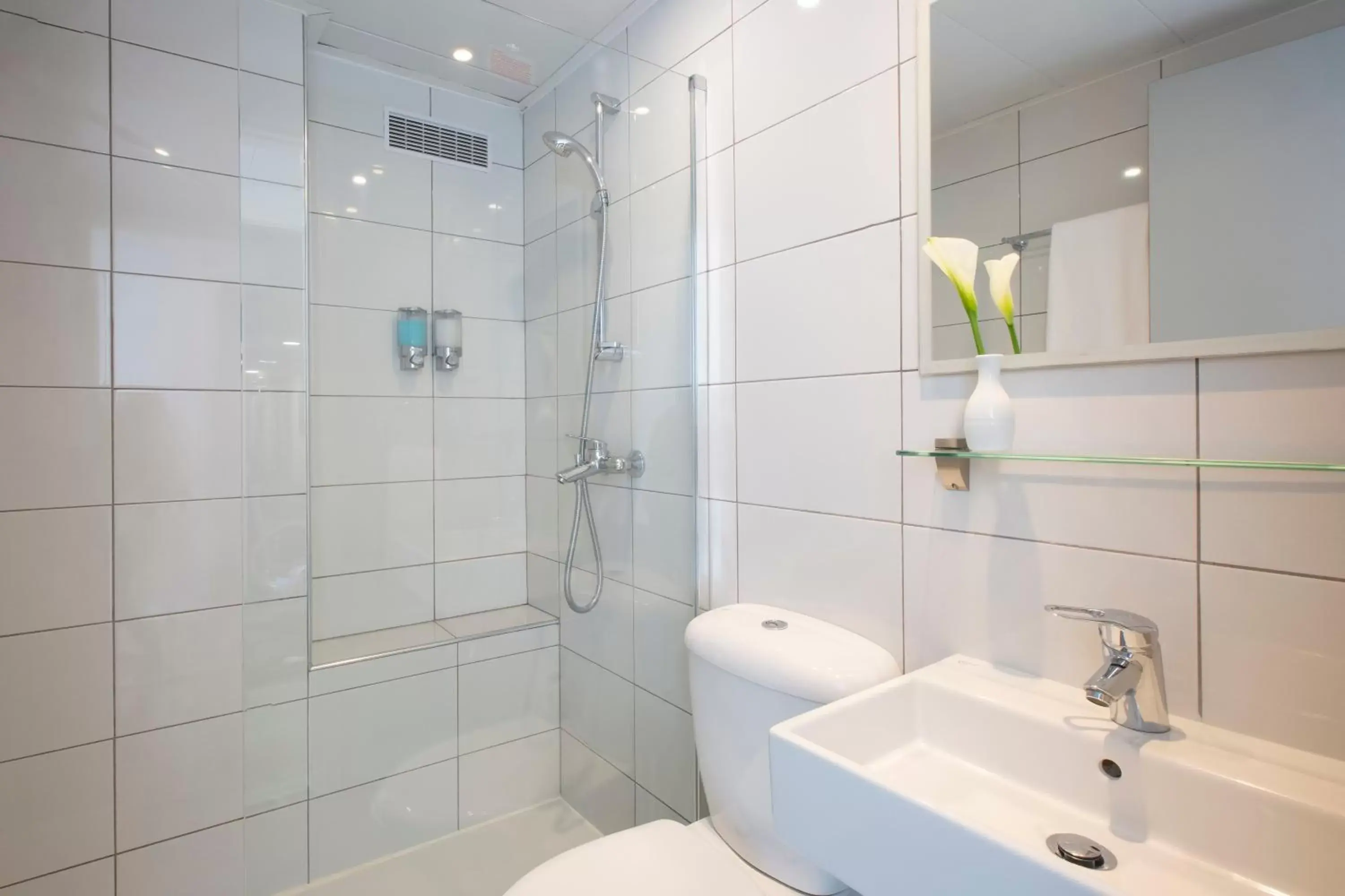 Shower, Bathroom in Harmony Bay Hotel