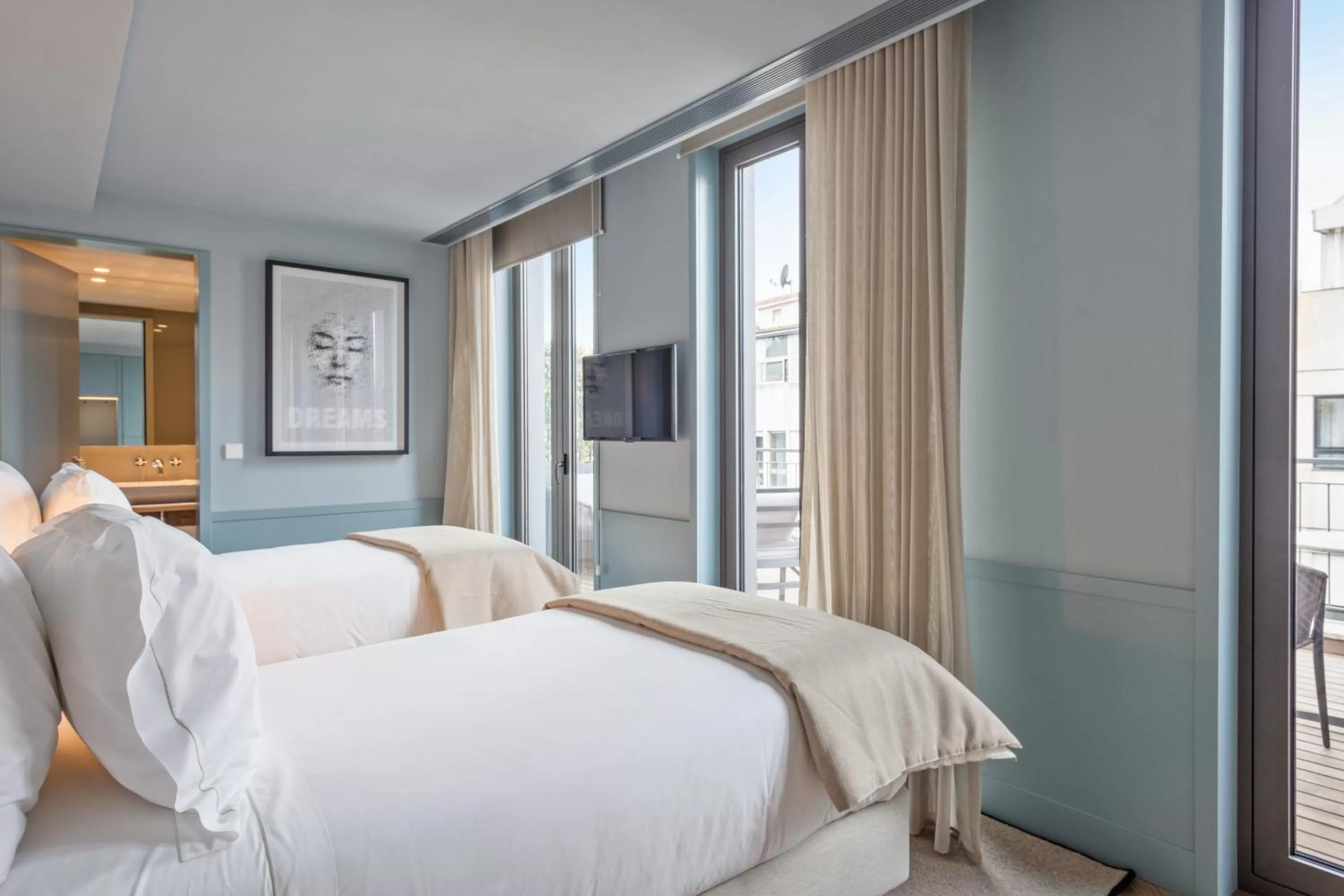 Property building, Bed in Pur Oporto Boutique Hotel by actahotels