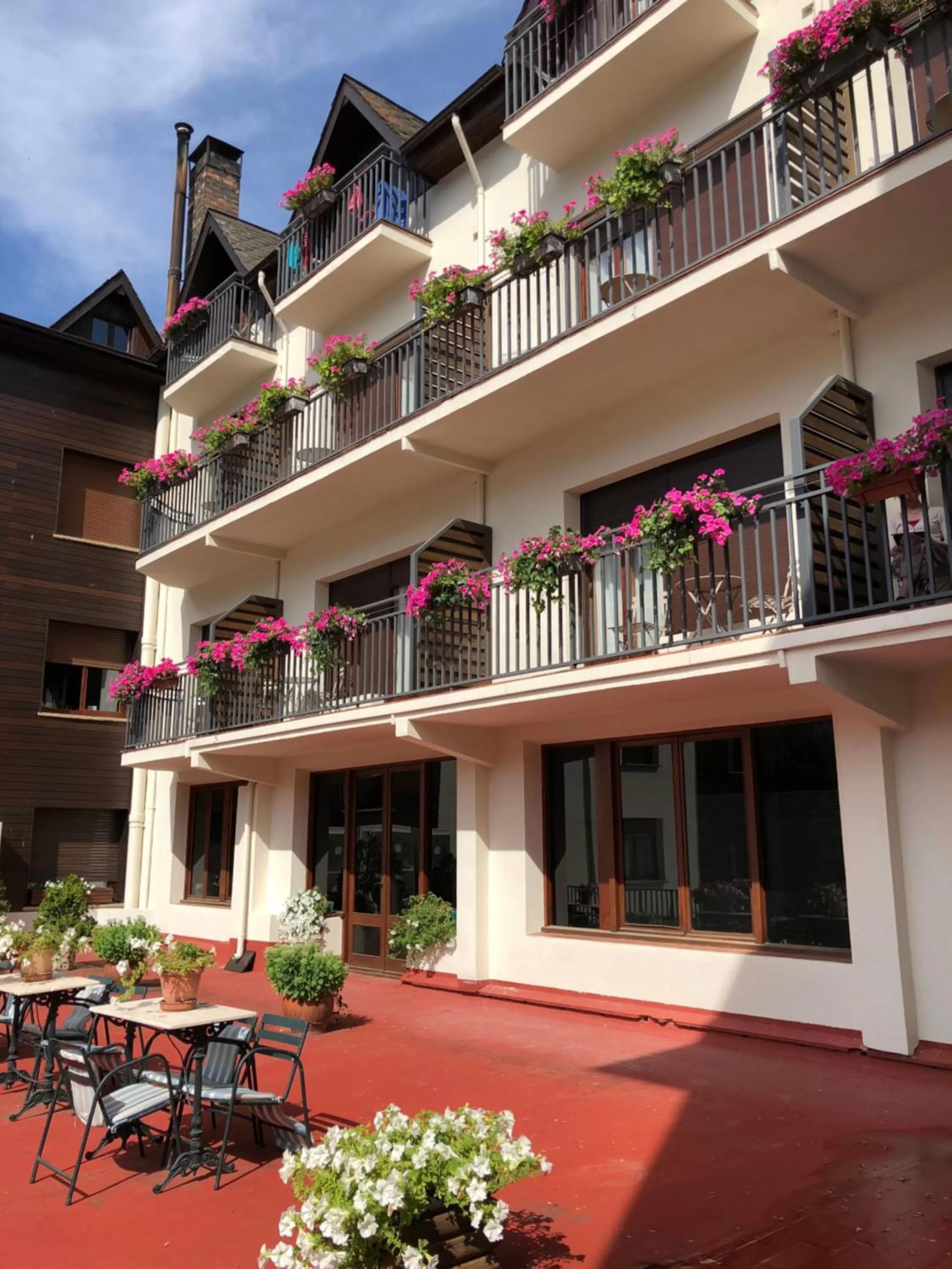 Property building in Hotel Restaurant Pessets & SPA