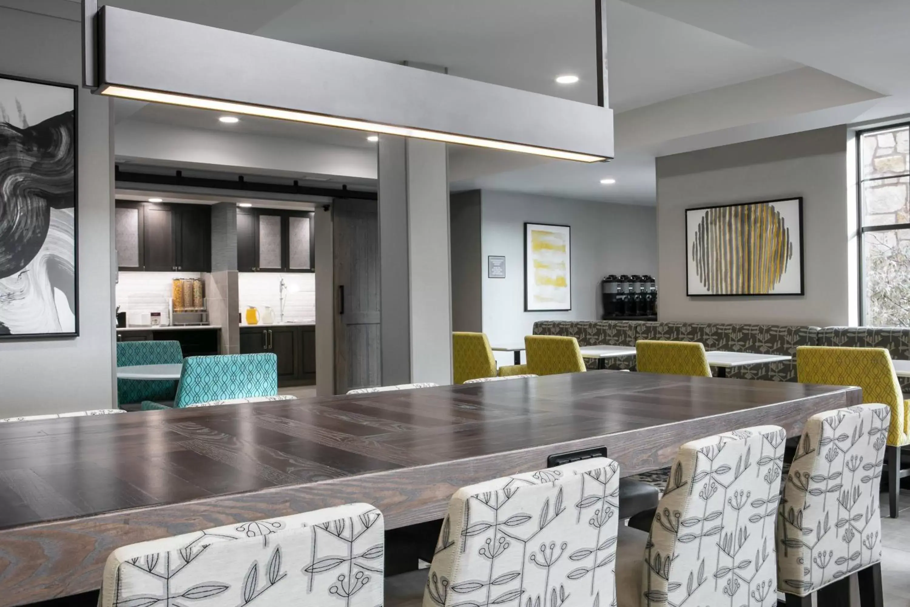 Restaurant/places to eat in Residence Inn by Marriott Lincoln South