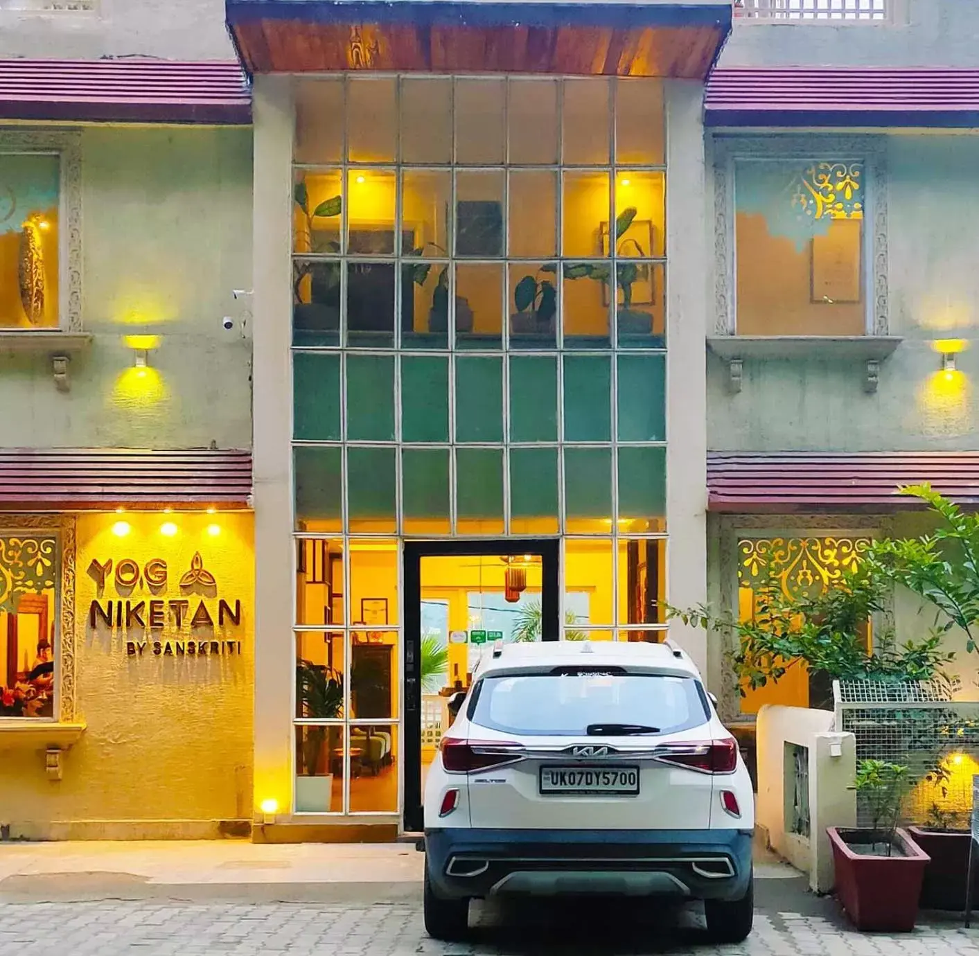 Facade/entrance in Yog Niketan By Sanskriti Facade/entrance in Yog Niketan By Sanskriti